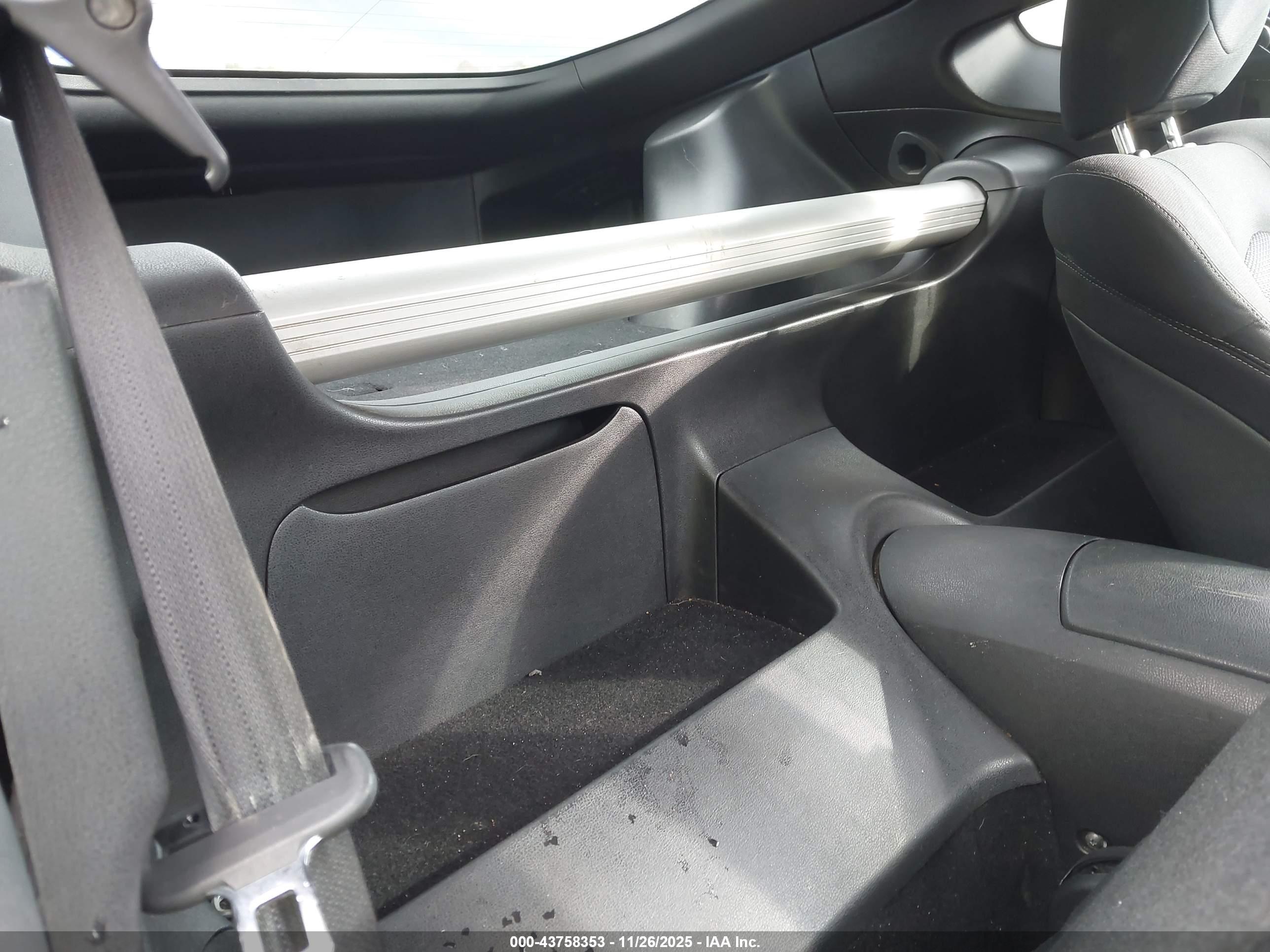 NISSAN 370Z image 8