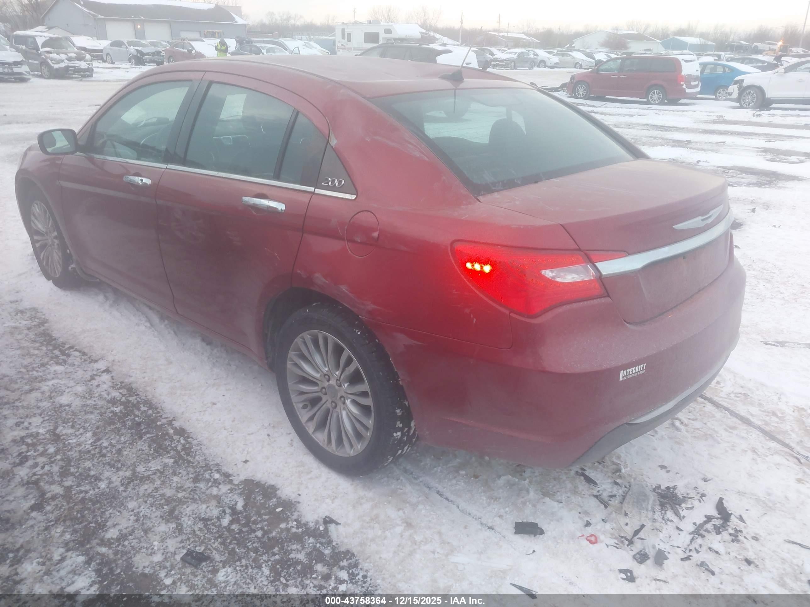 CHRYSLER 200 image 3