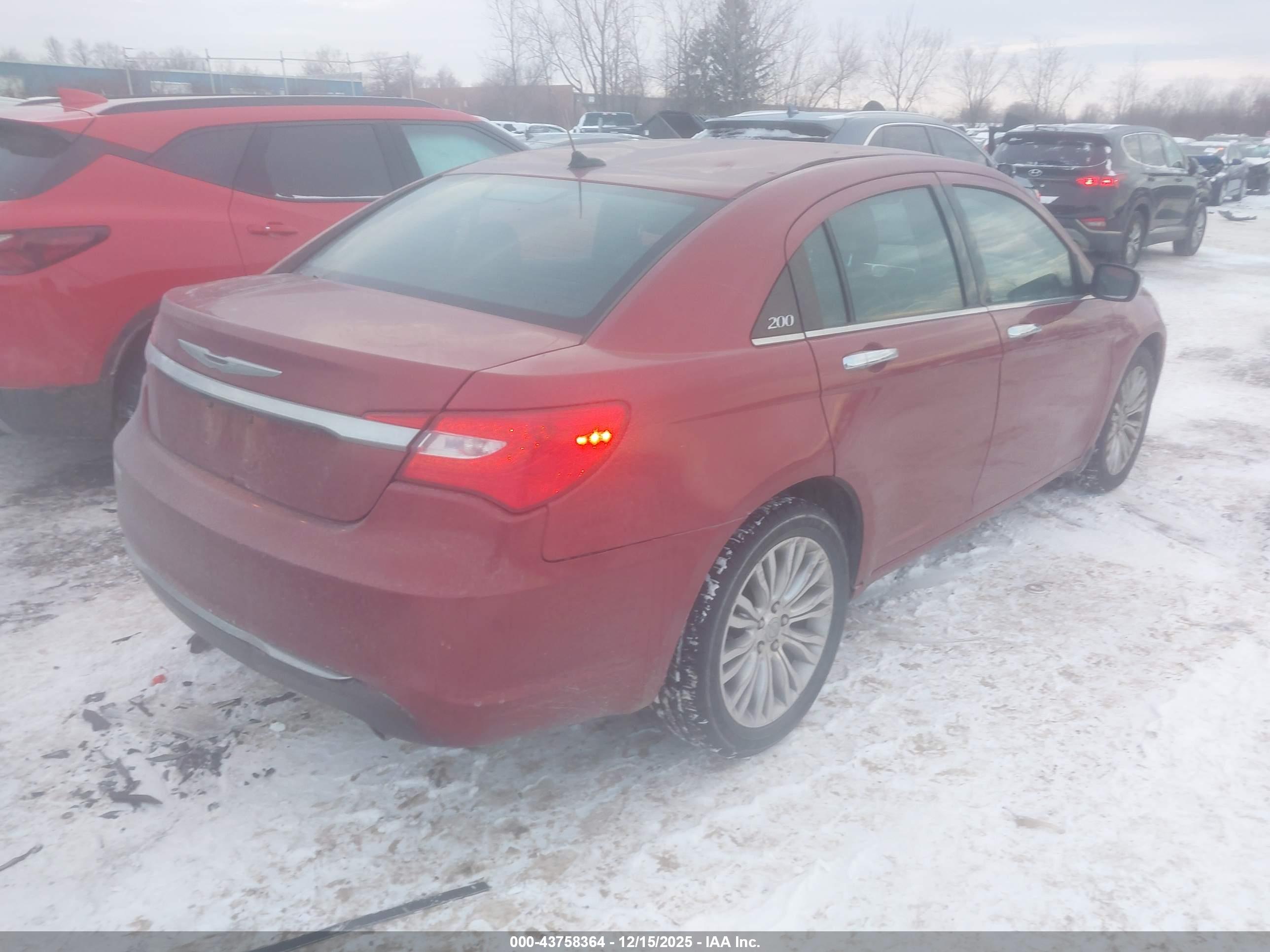 CHRYSLER 200 image 4