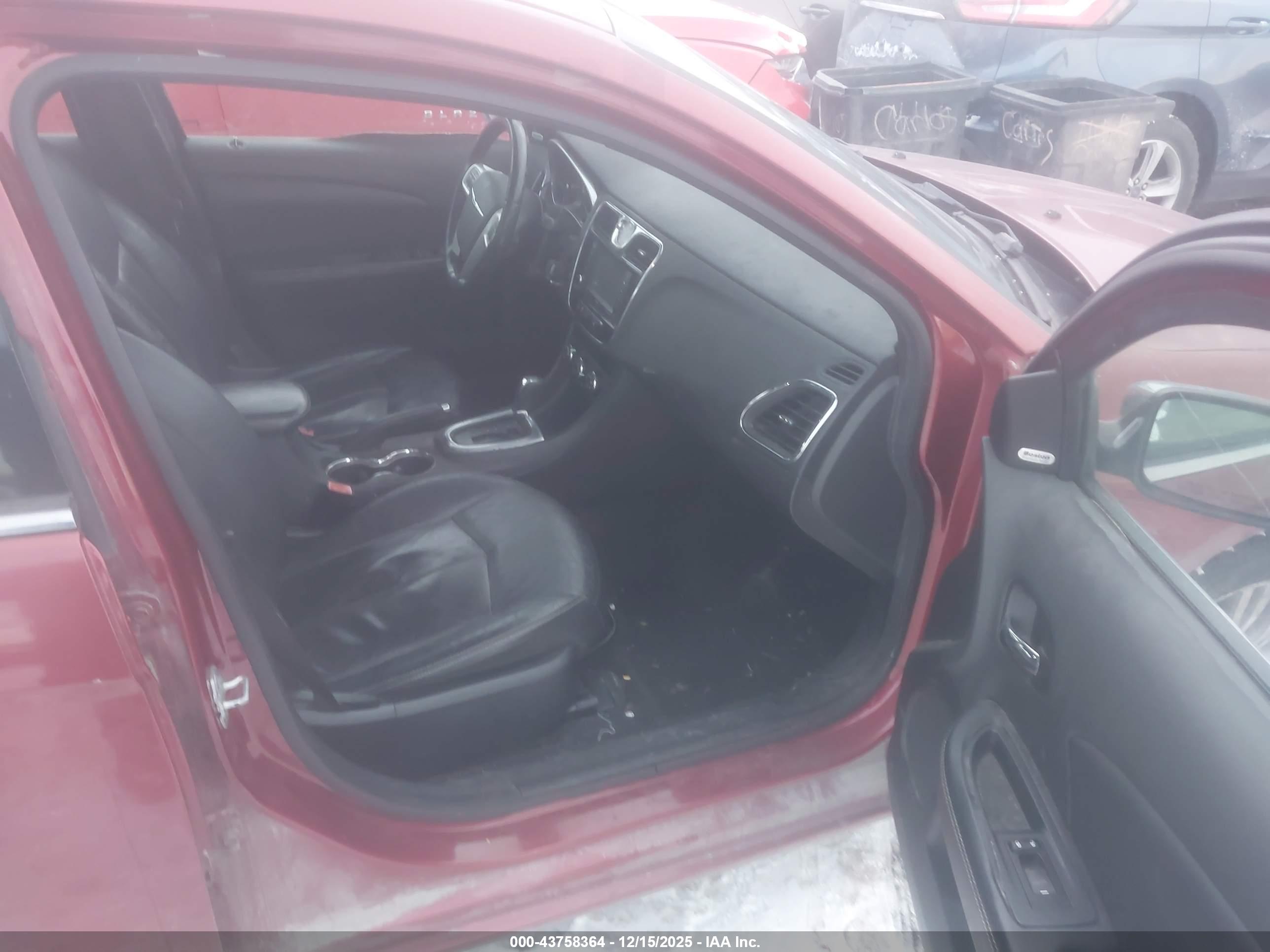 CHRYSLER 200 image 5