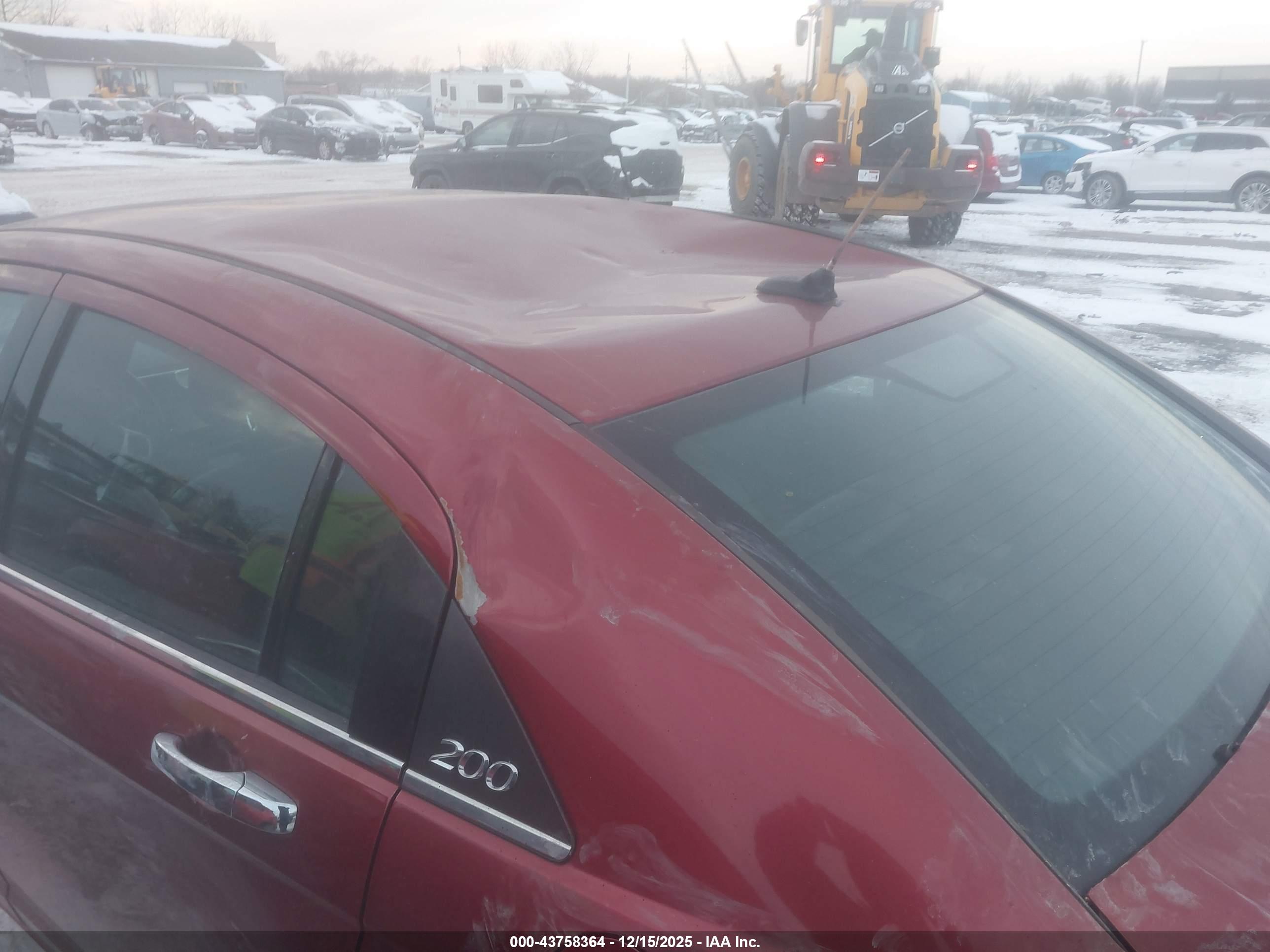 CHRYSLER 200 image 6