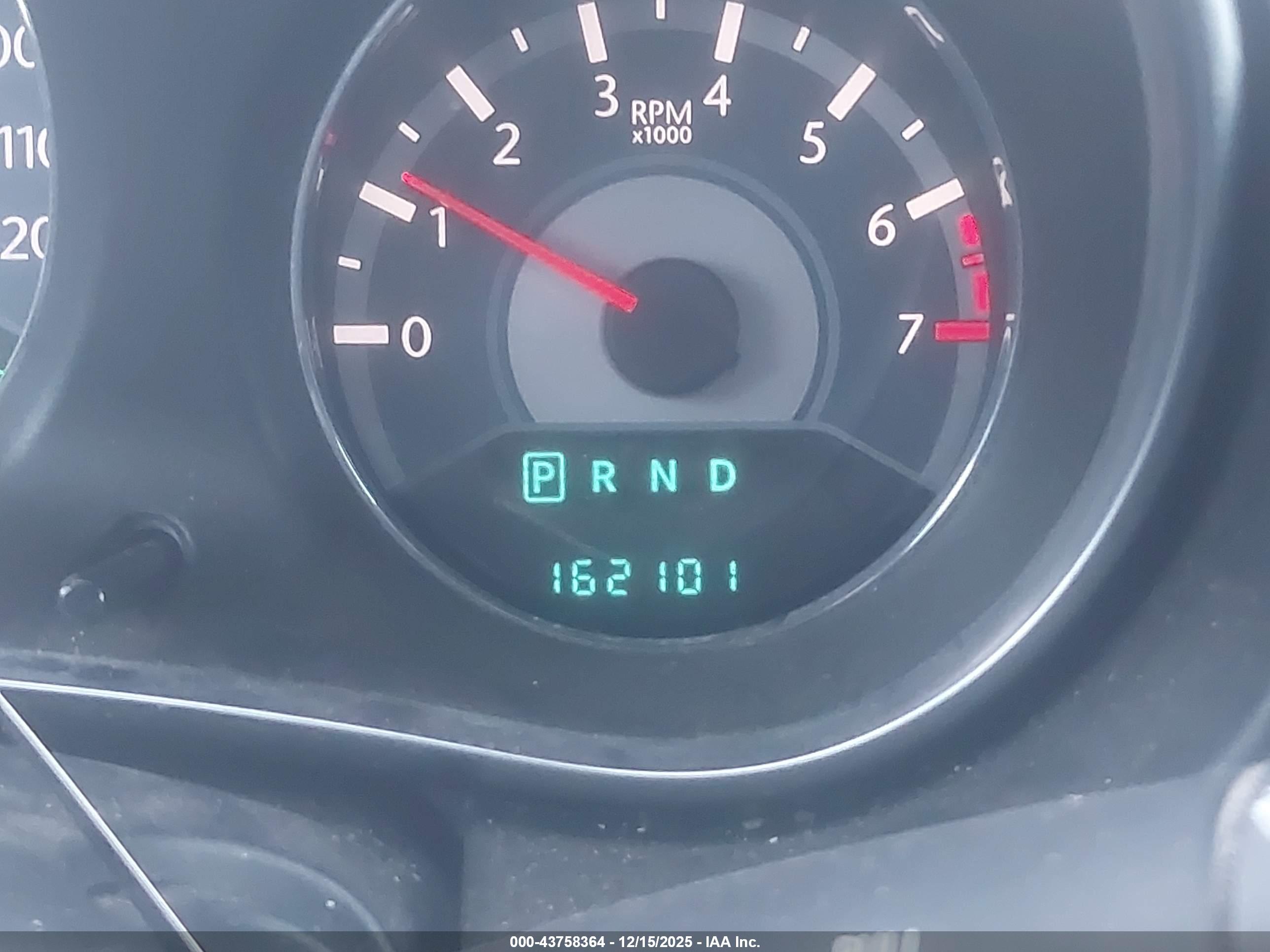CHRYSLER 200 image 7