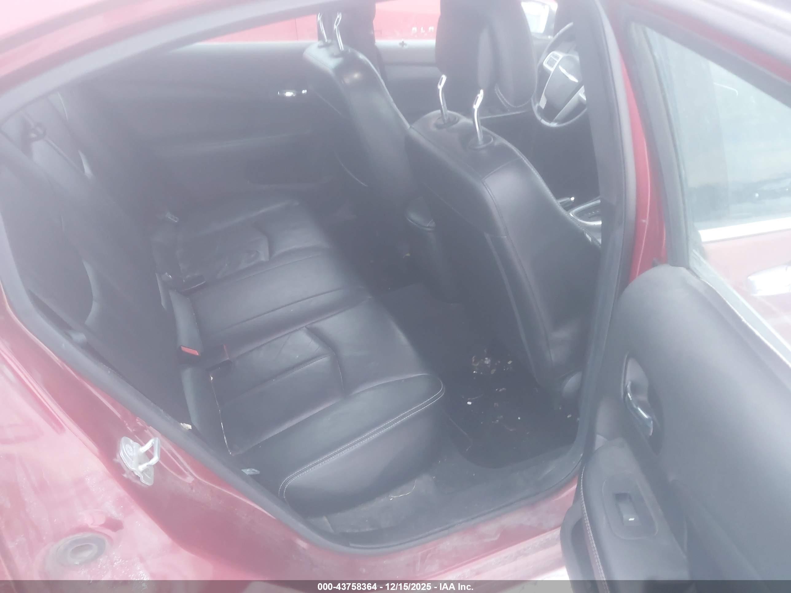 CHRYSLER 200 image 8