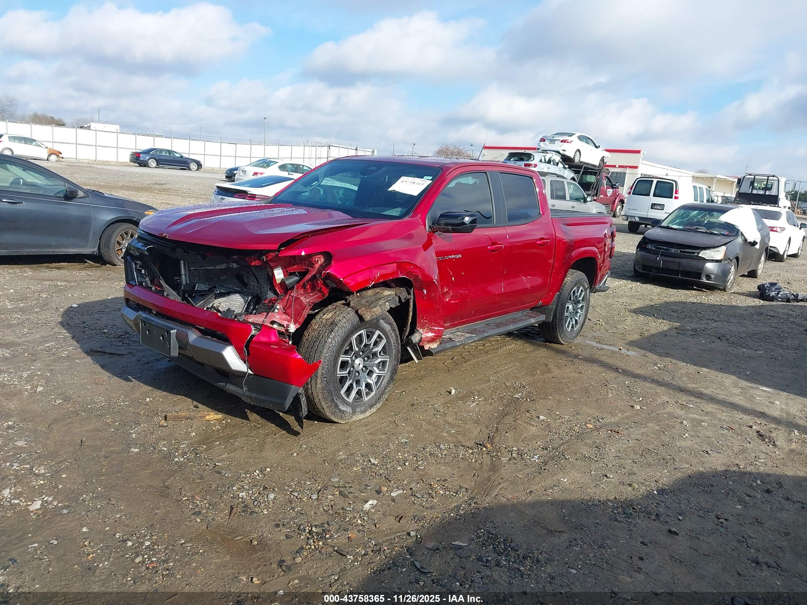 CHEVROLET COLORADO image 2