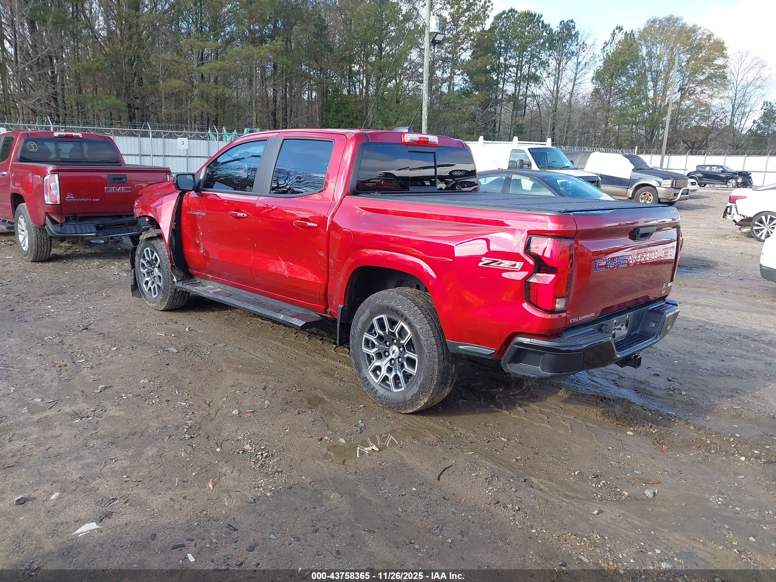CHEVROLET COLORADO image 3