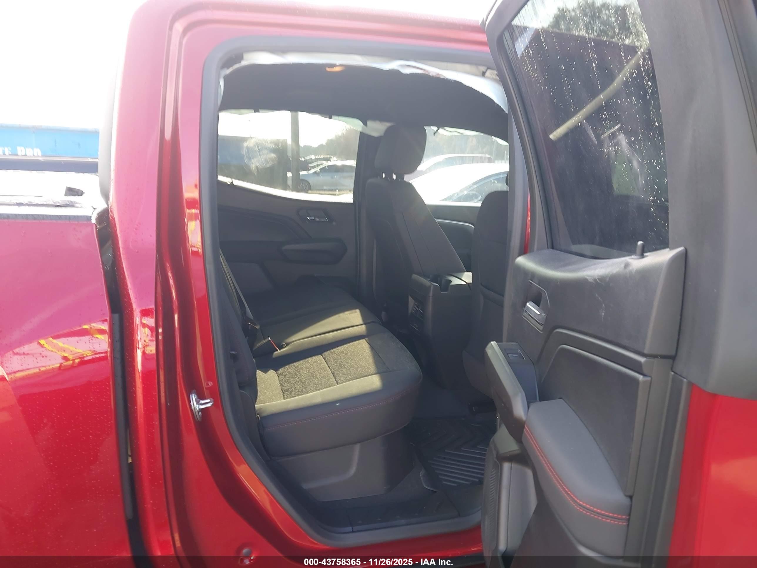 CHEVROLET COLORADO image 8