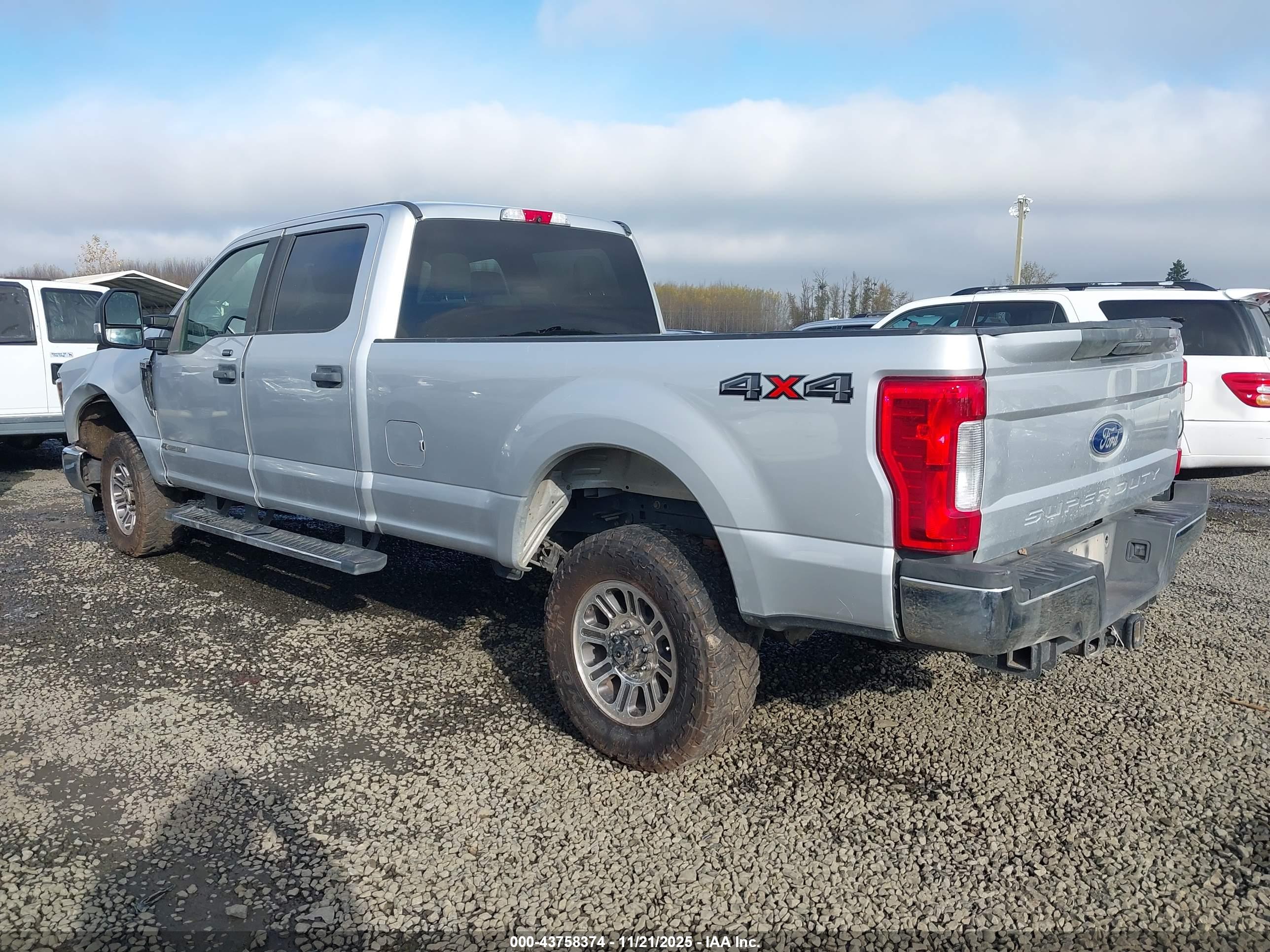 FORD SUPER image 3