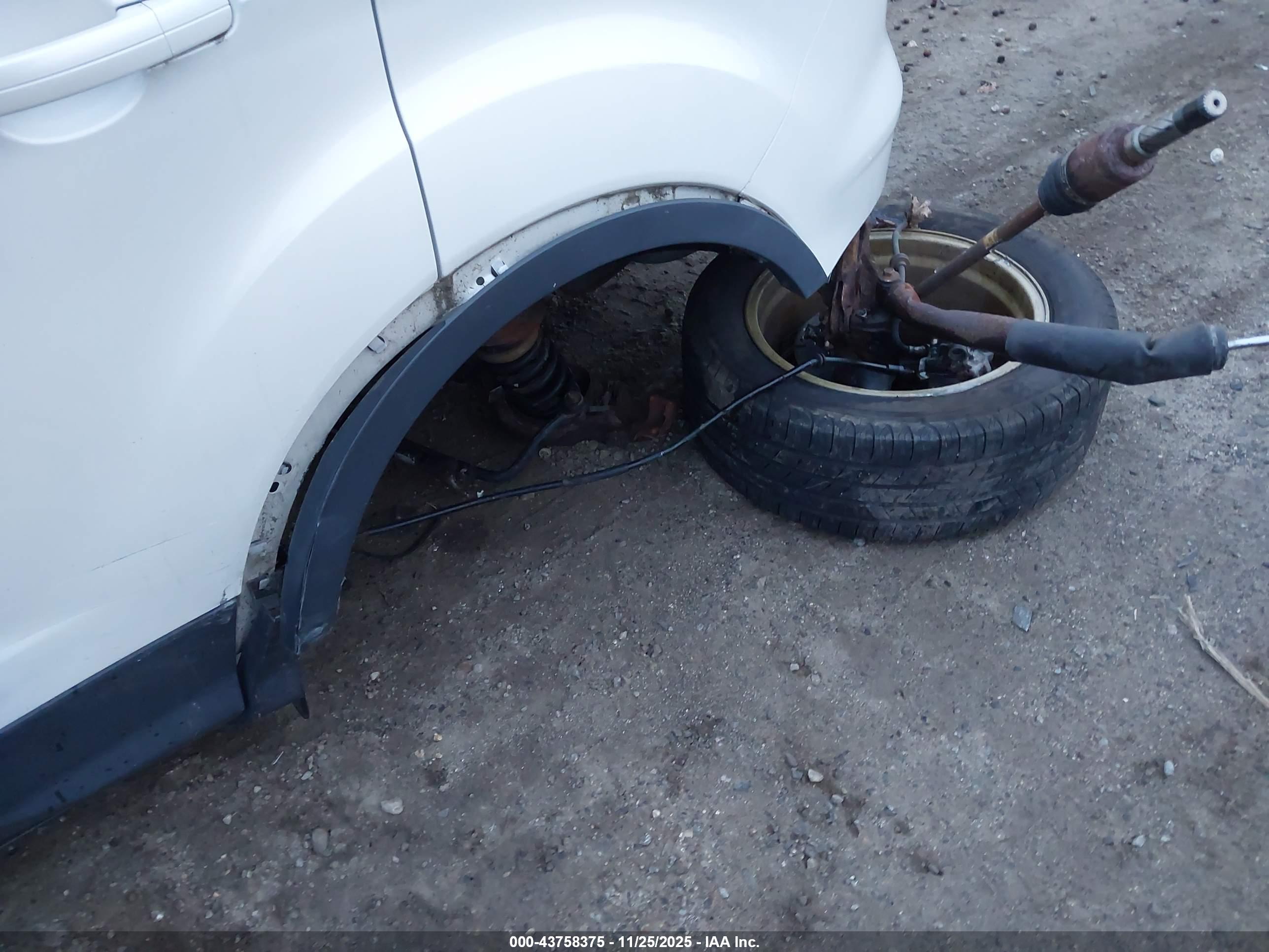 FORD ESCAPE image 6