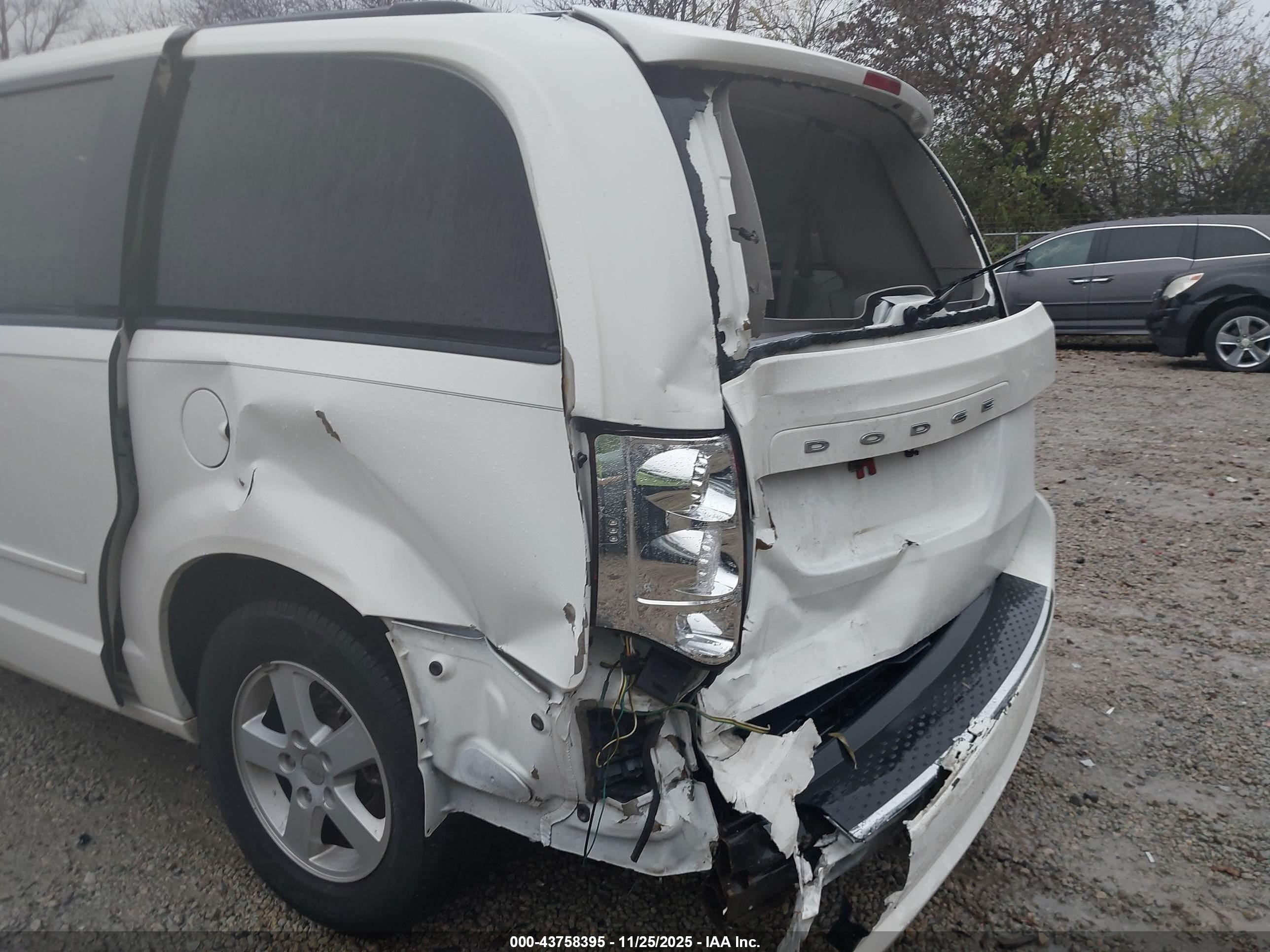 DODGE GRAND image 6