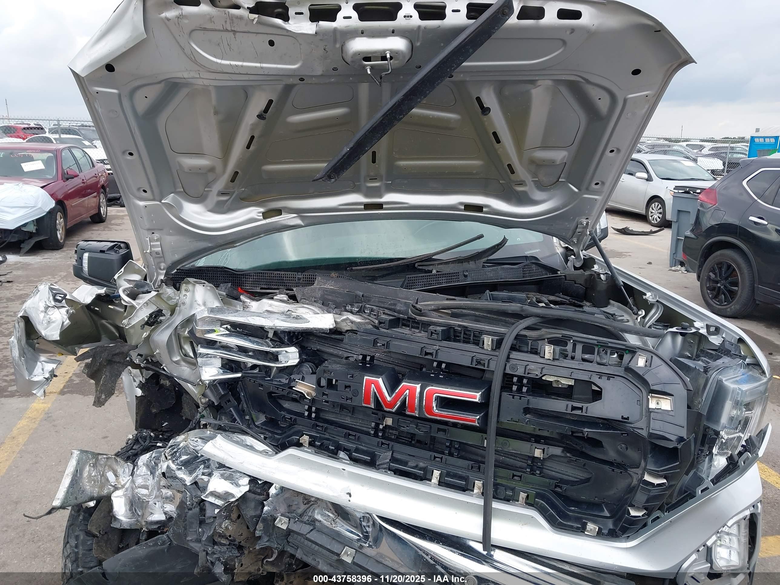 GMC SIERRA image 10
