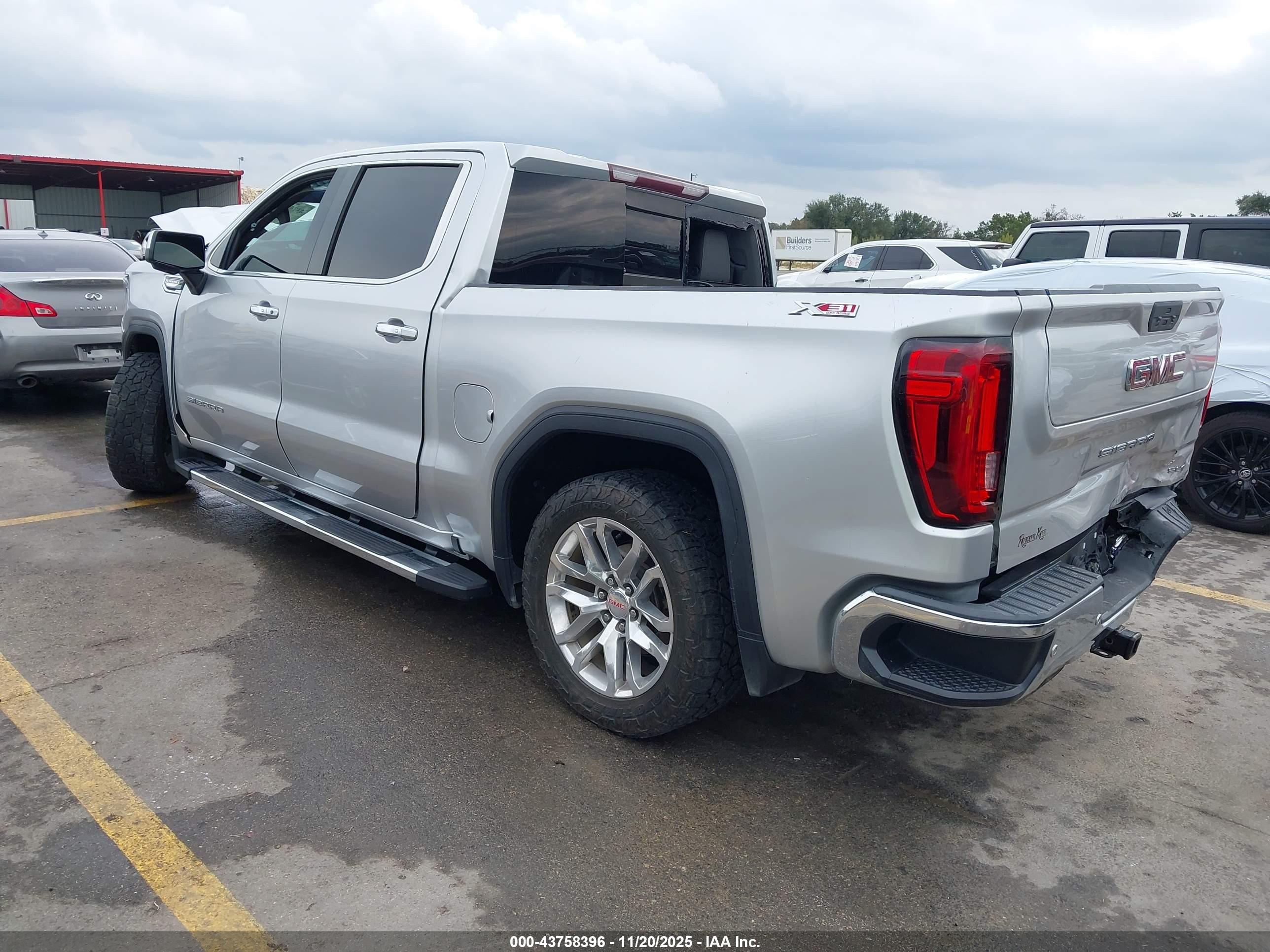 GMC SIERRA image 3