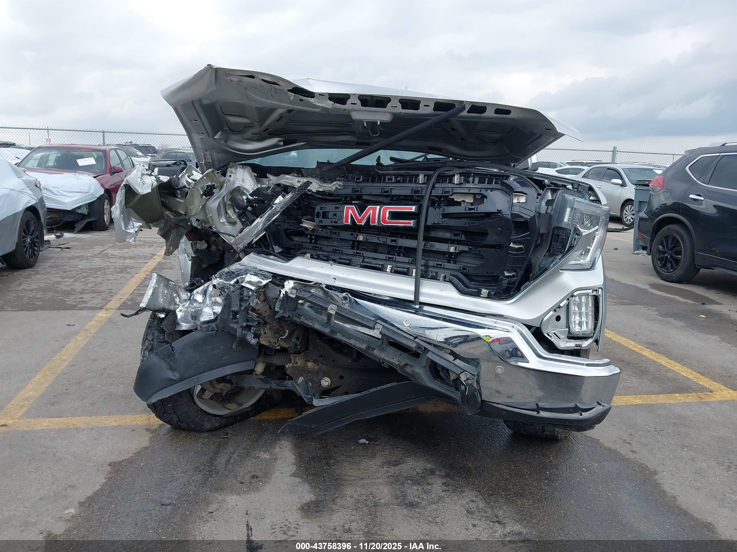 GMC SIERRA image 6