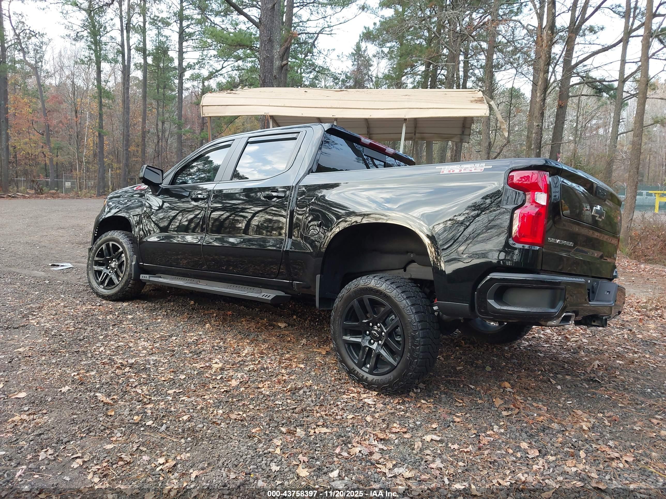 CHEVROLET SILVERADO image 3