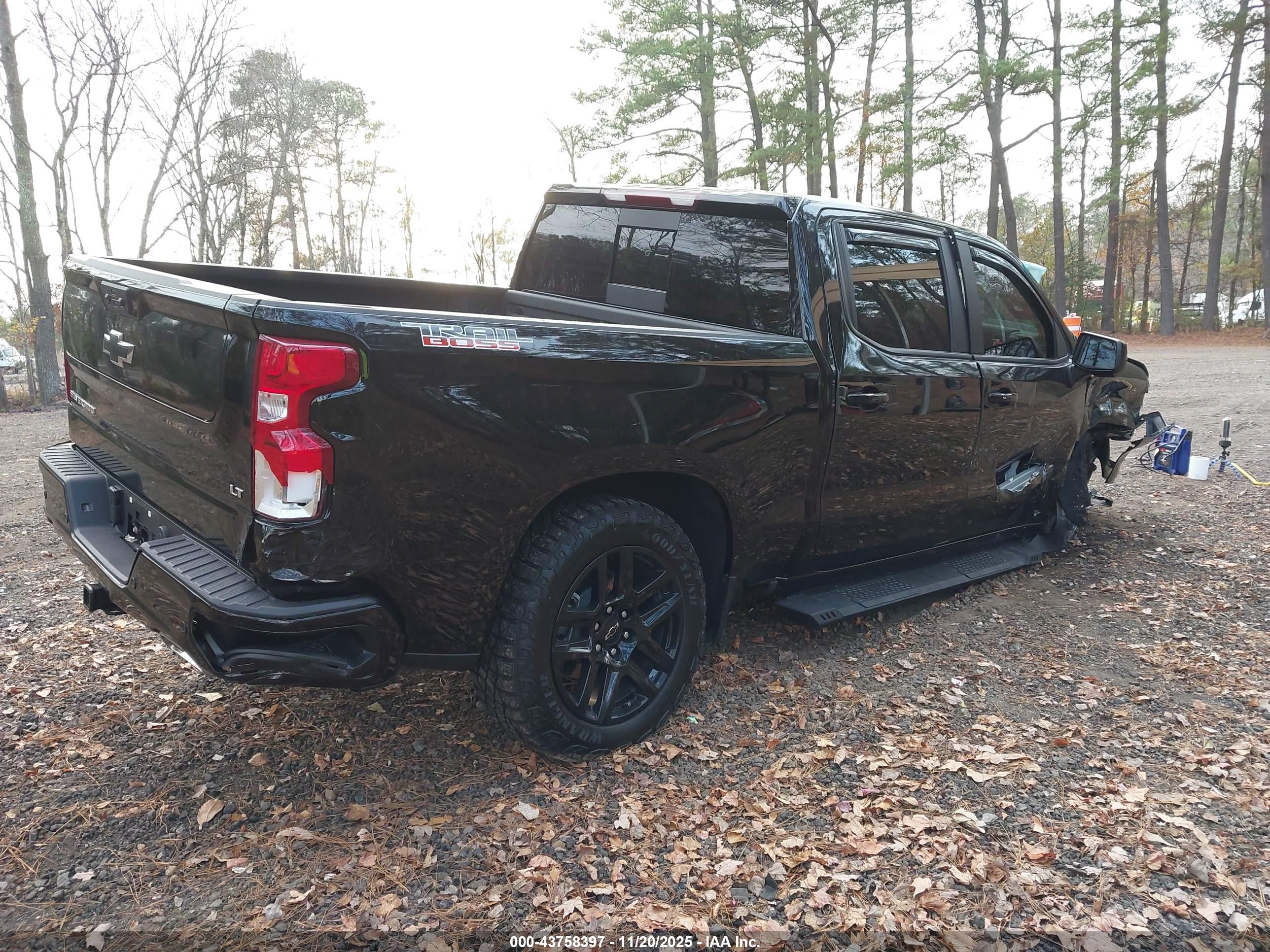 CHEVROLET SILVERADO image 4