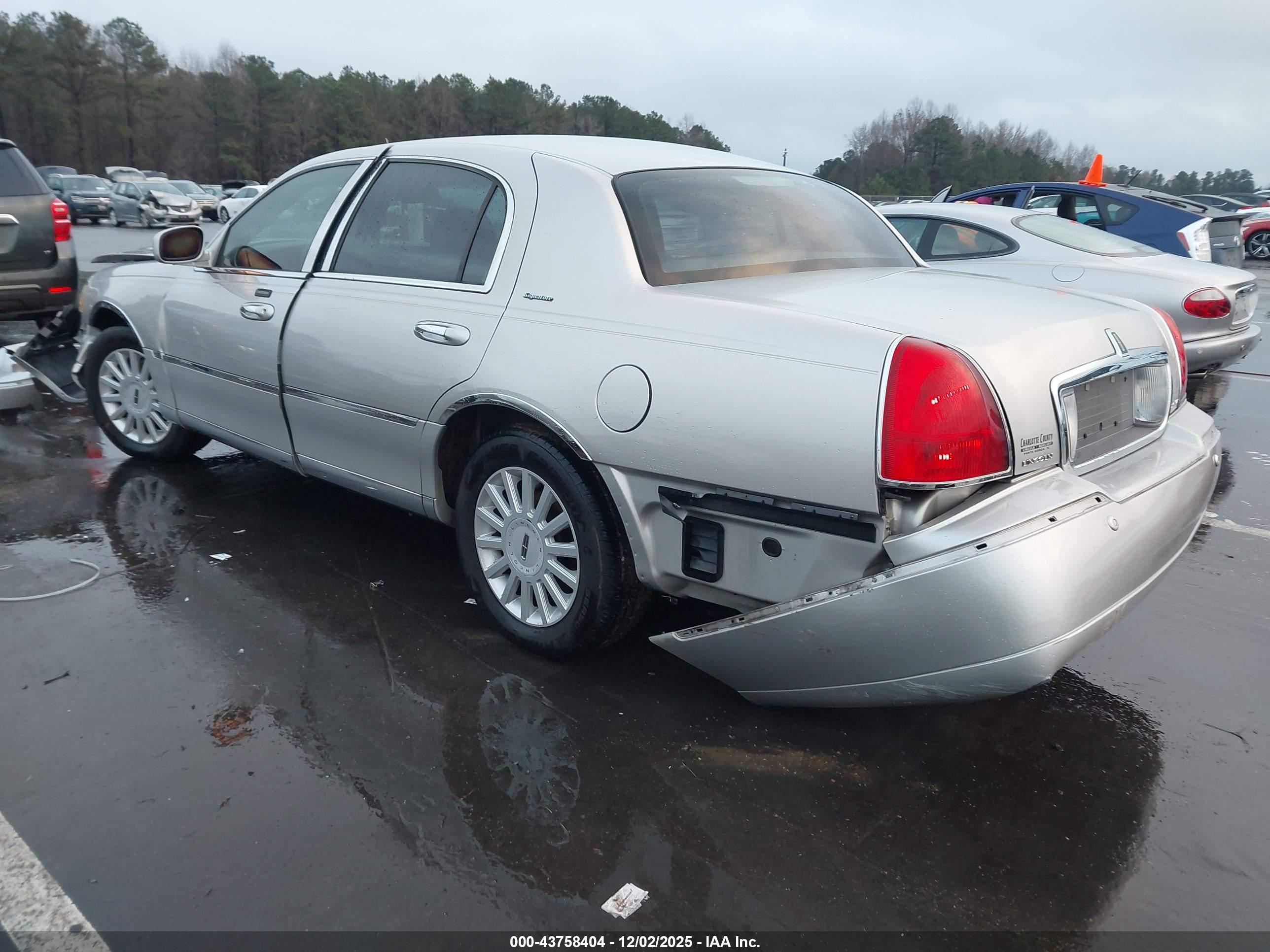 LINCOLN TOWN image 3