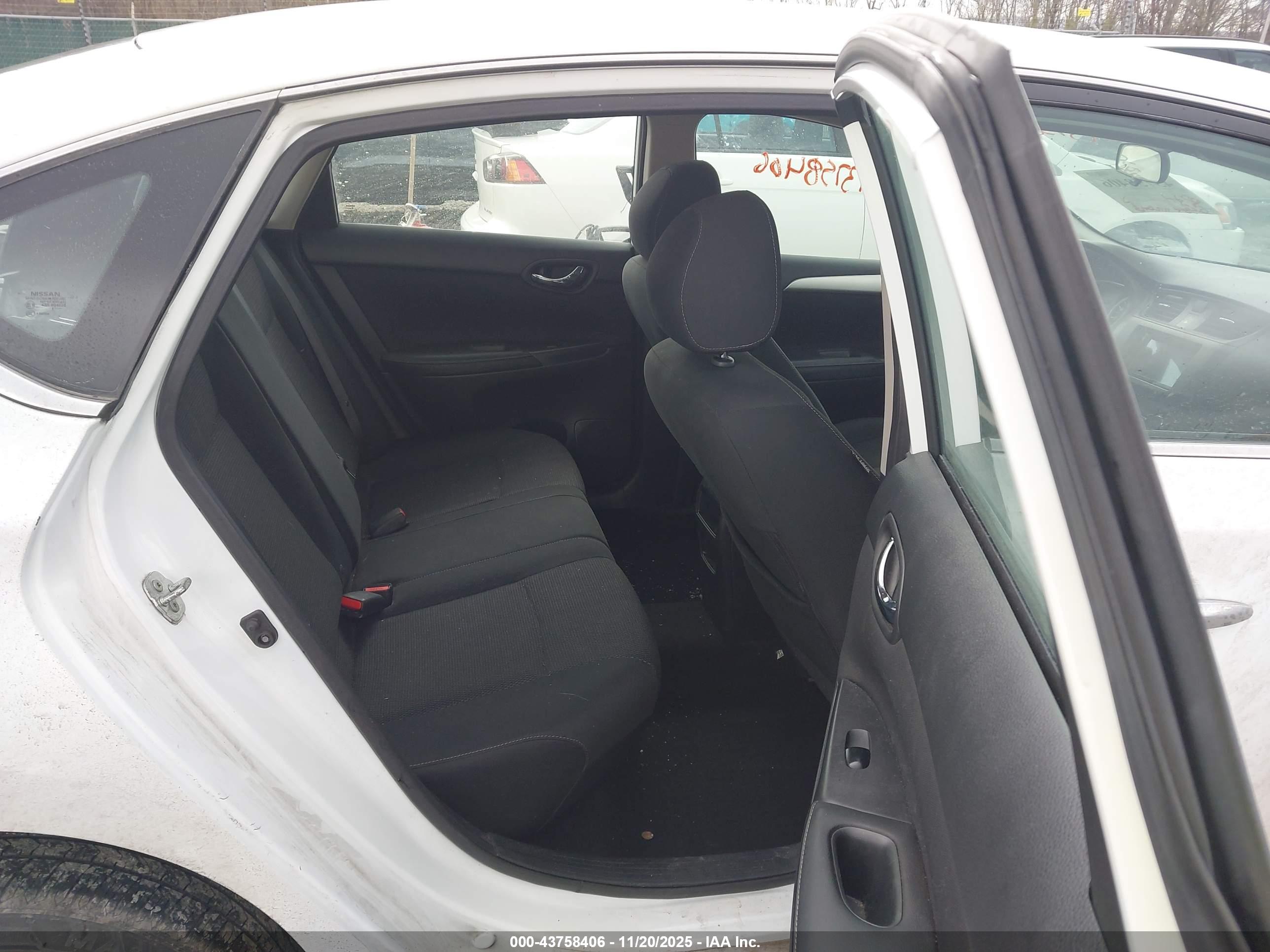 NISSAN SENTRA image 8