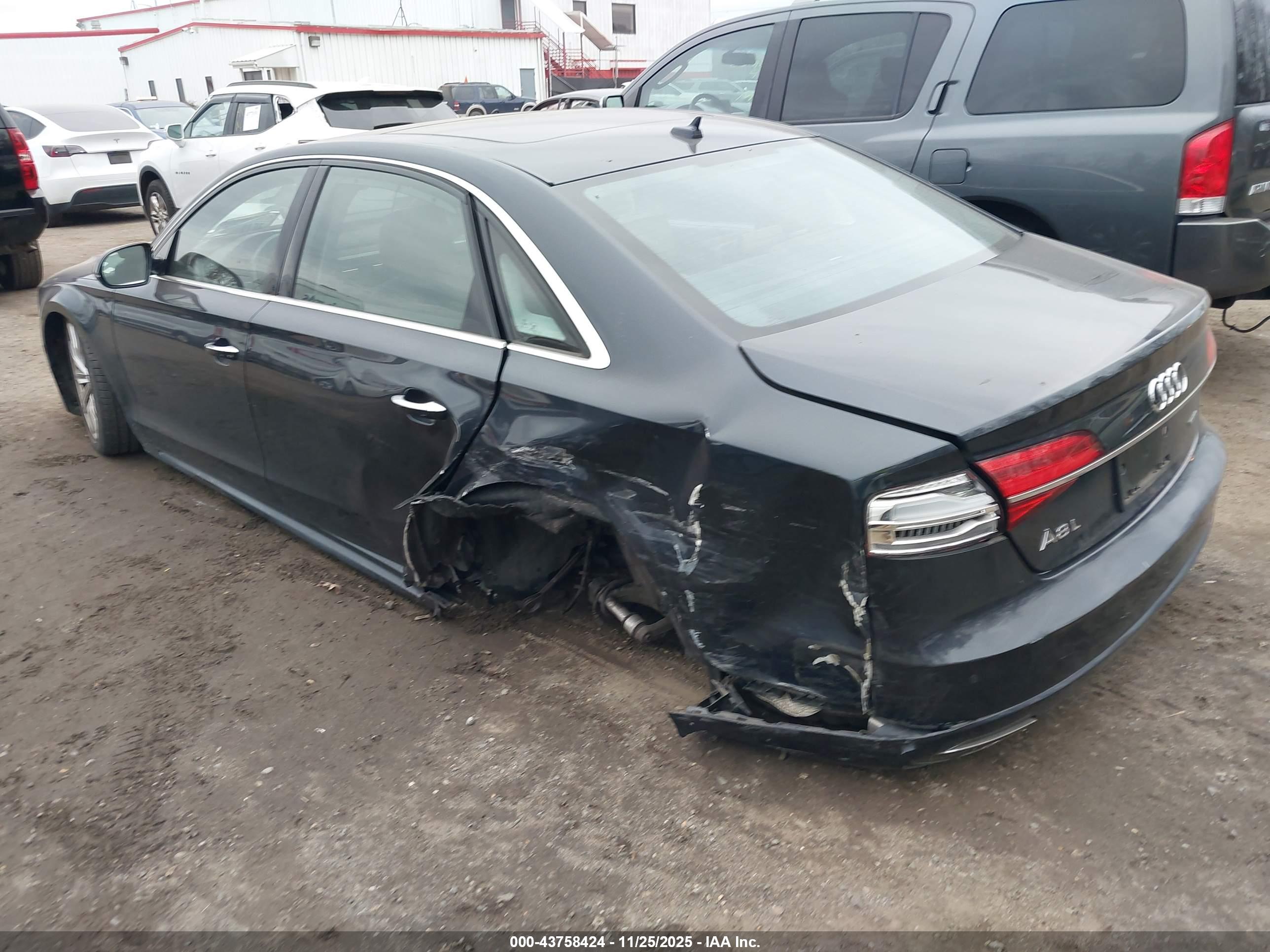 AUDI A8 image 3