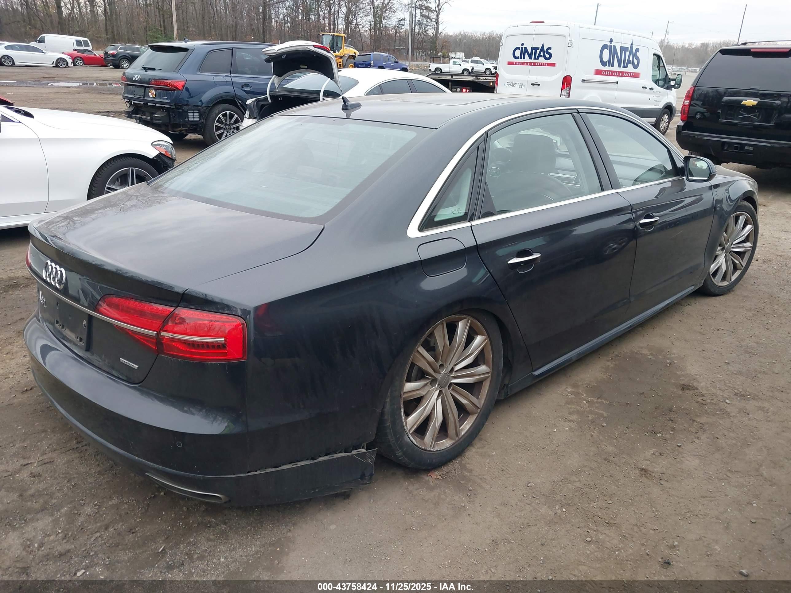 AUDI A8 image 4