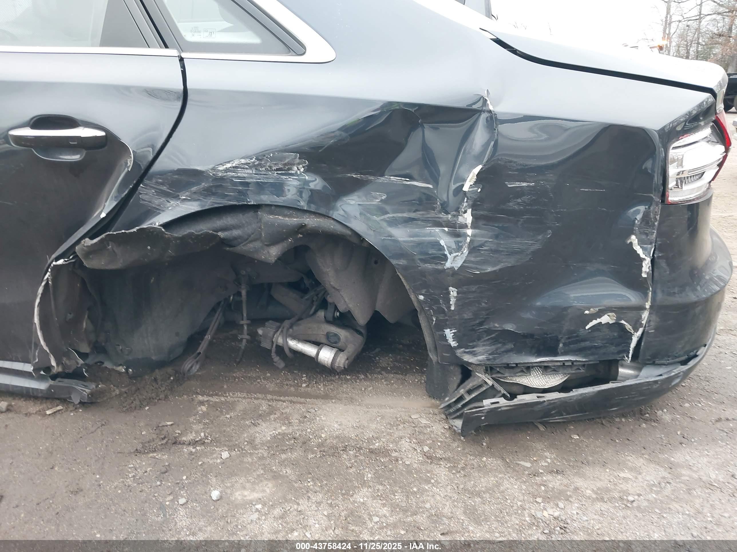 AUDI A8 image 6