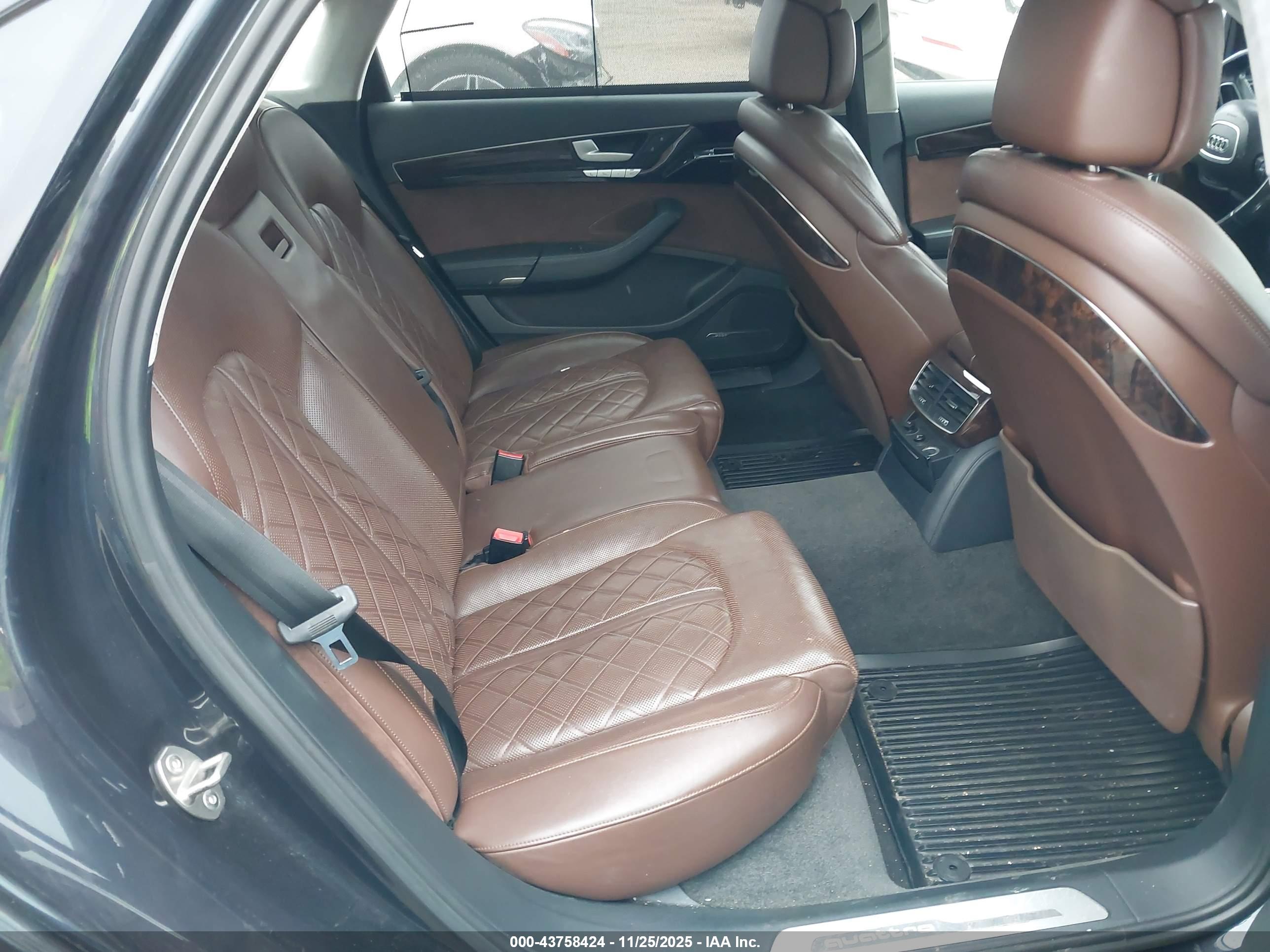 AUDI A8 image 8