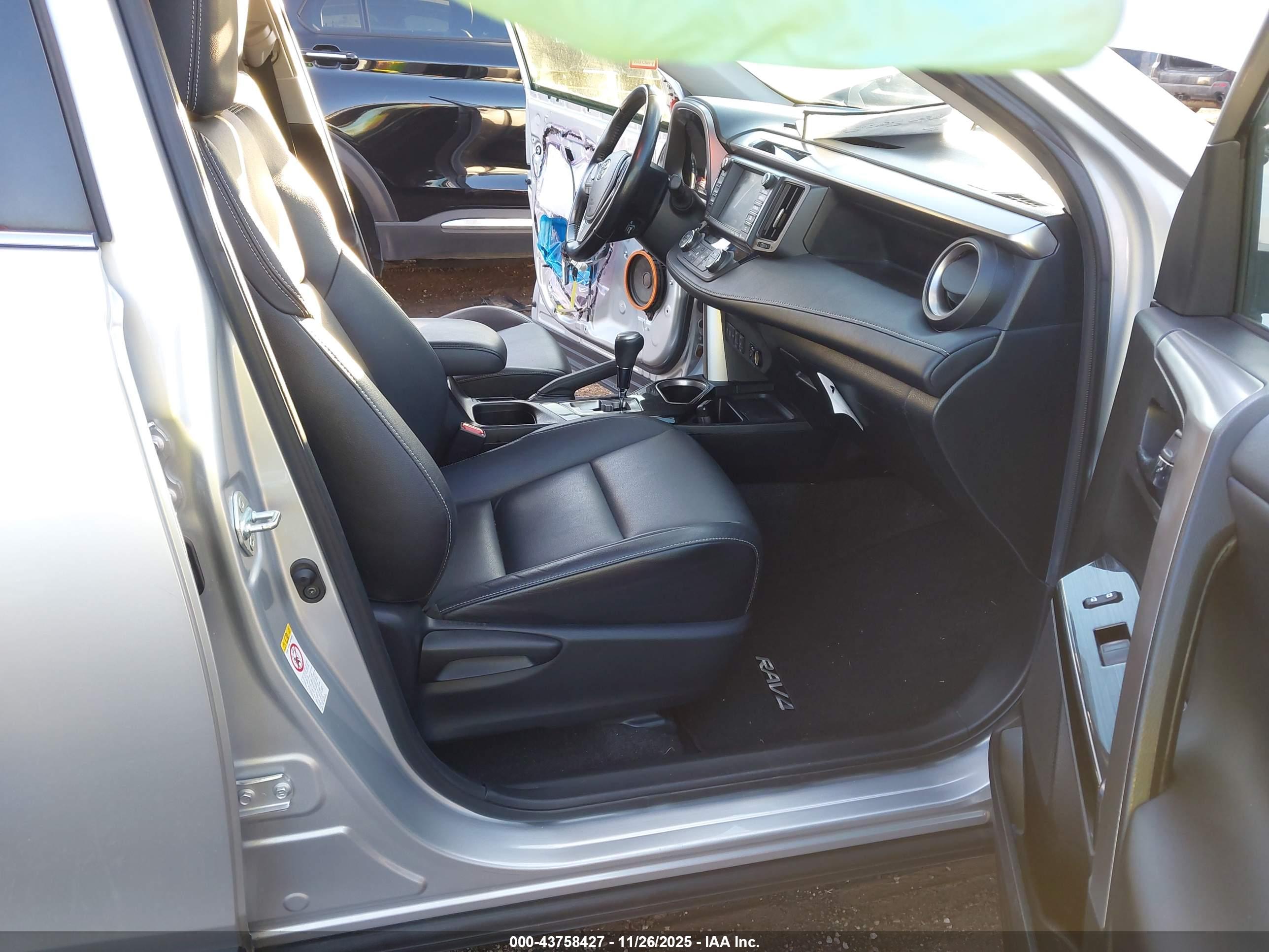 TOYOTA RAV4 image 5