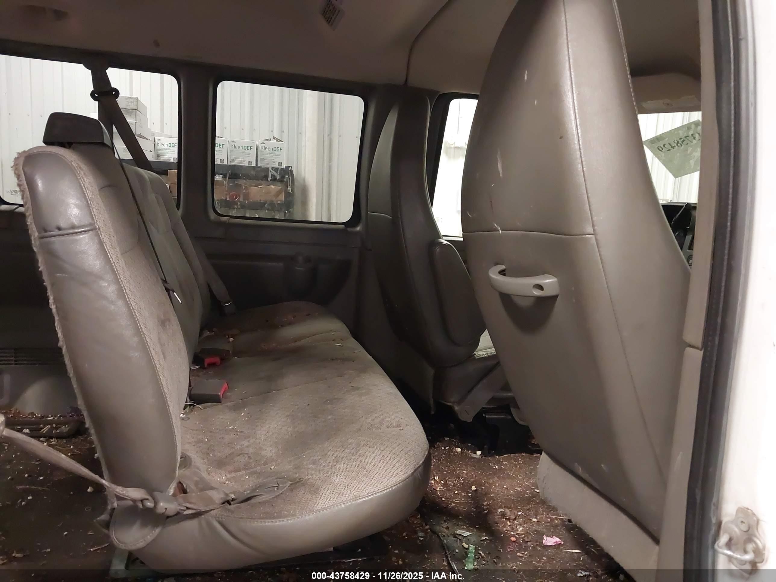 CHEVROLET EXPRESS image 7