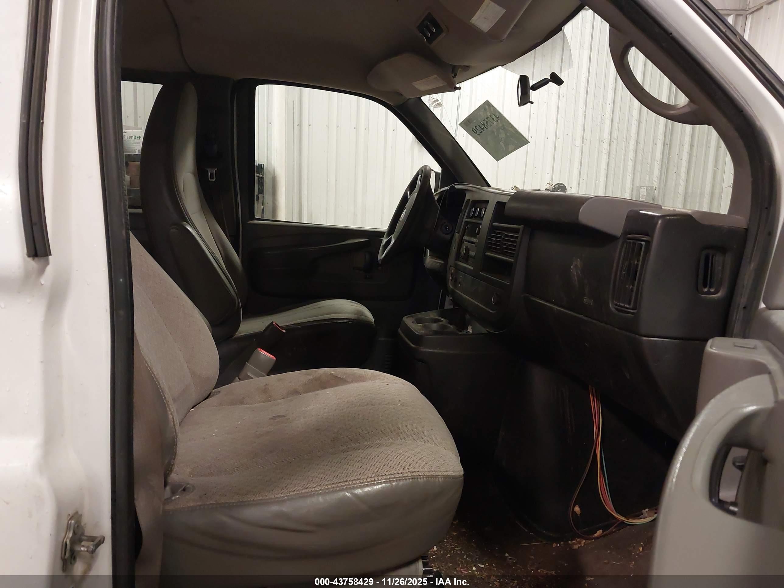 CHEVROLET EXPRESS image 8