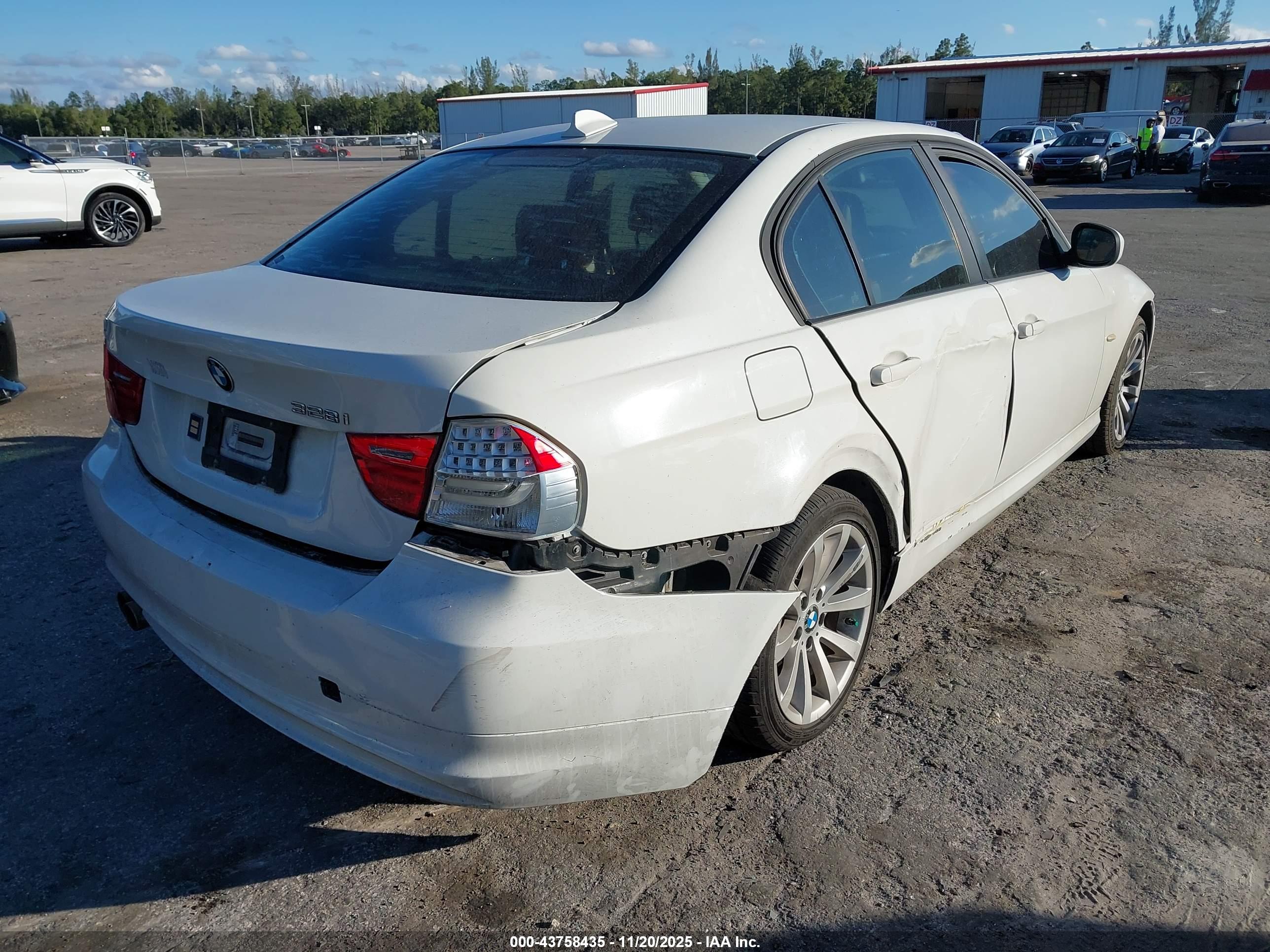 BMW 328I image 4