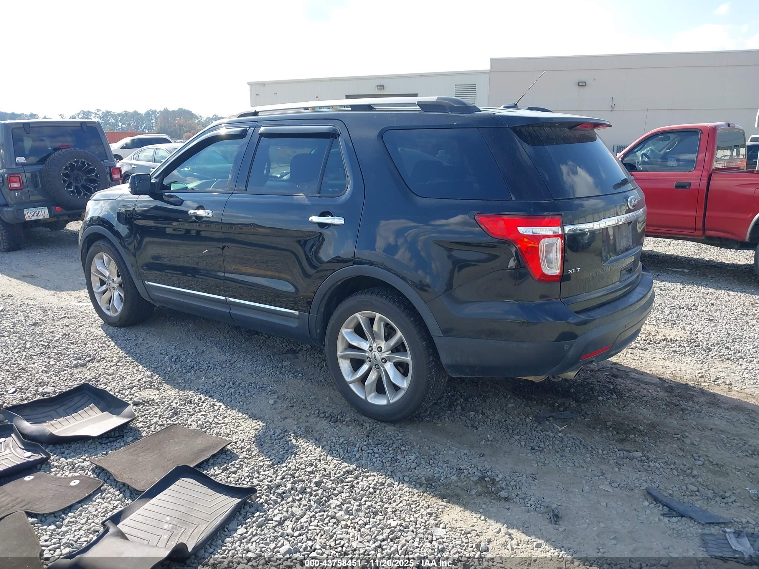 FORD EXPLORER image 3