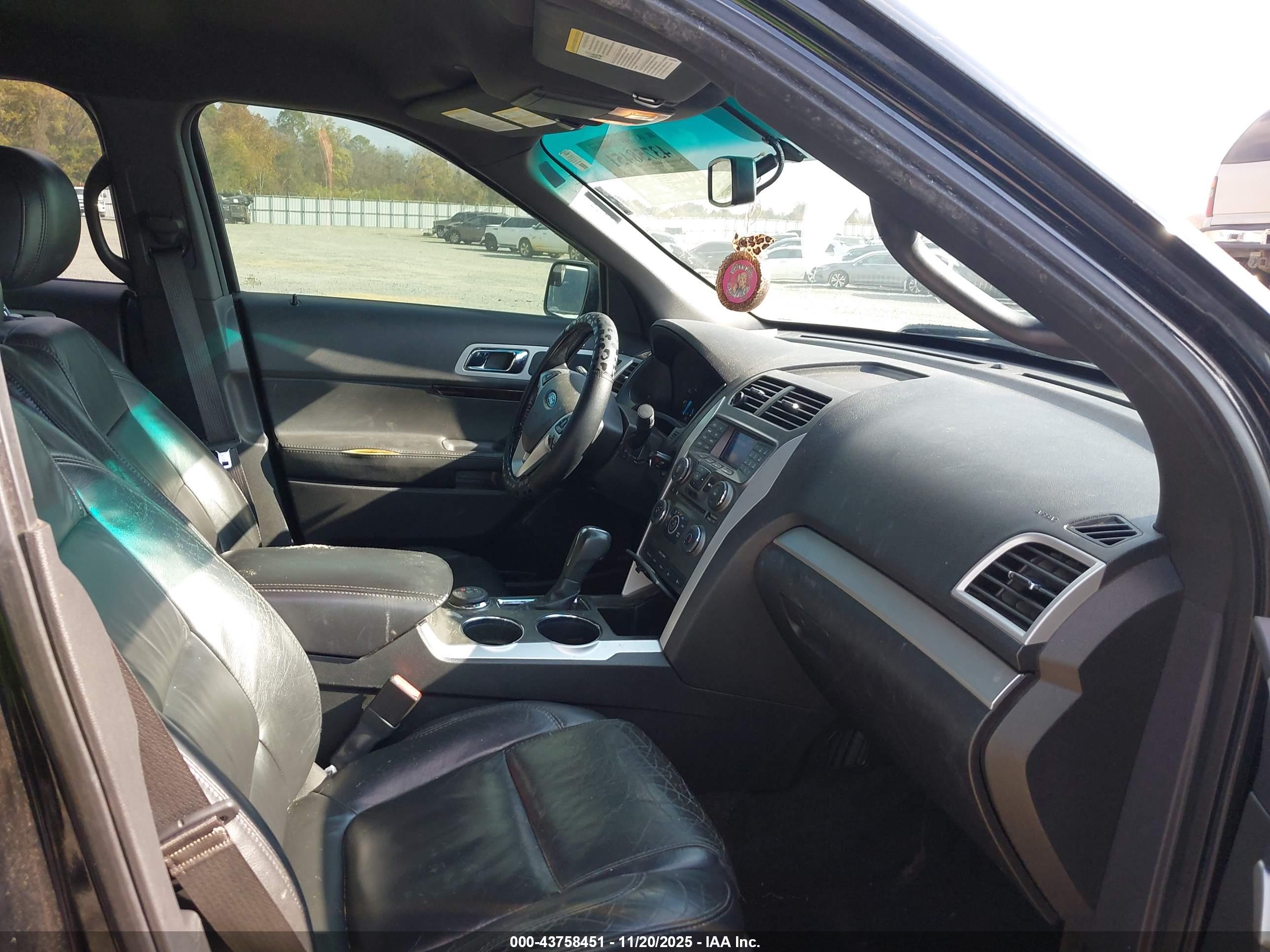 FORD EXPLORER image 5