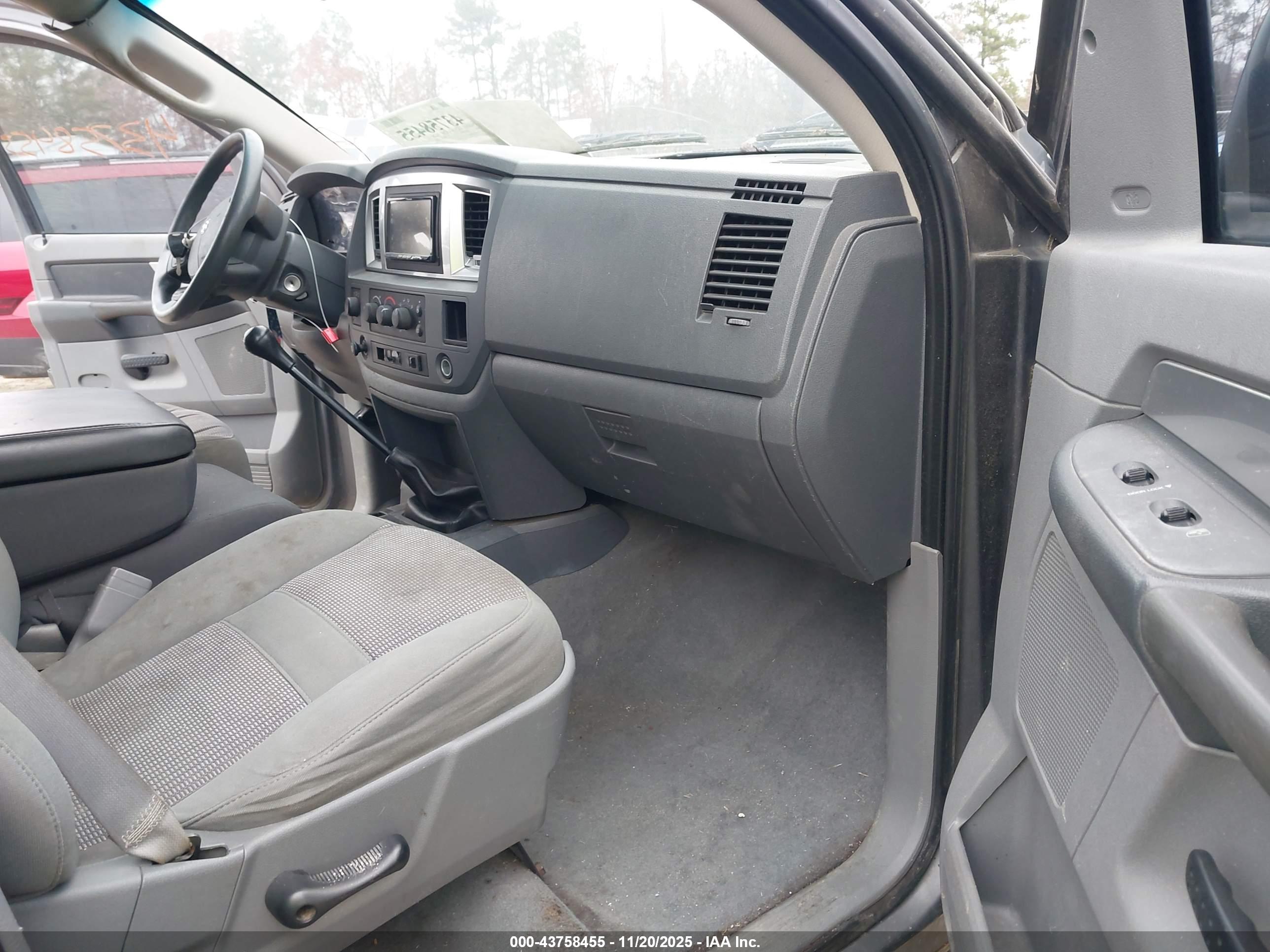 DODGE RAM image 5