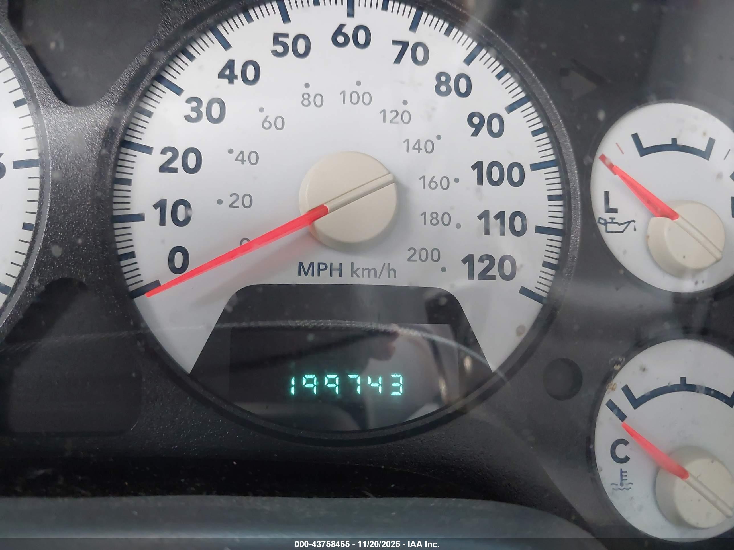 DODGE RAM image 7