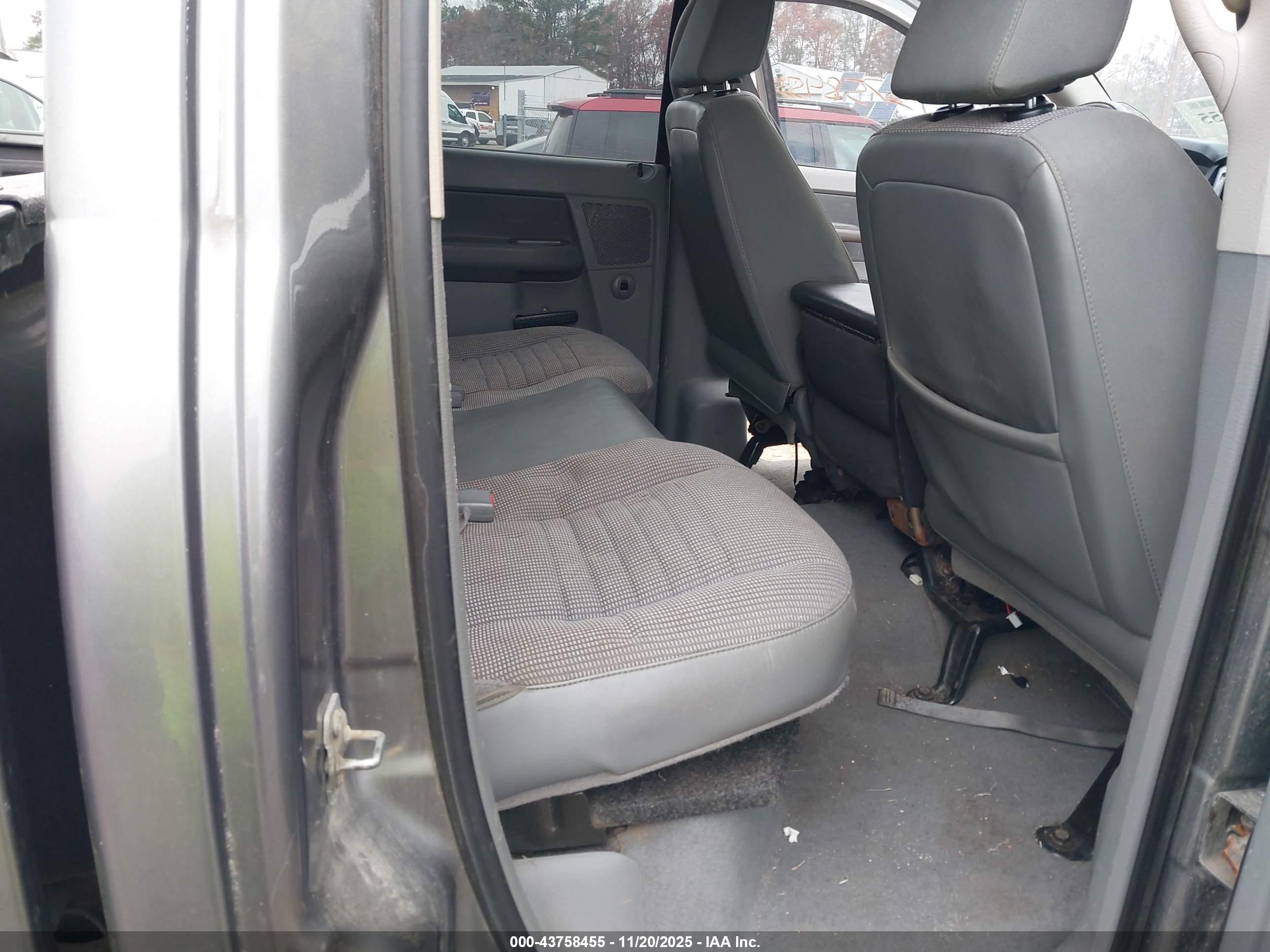 DODGE RAM image 8