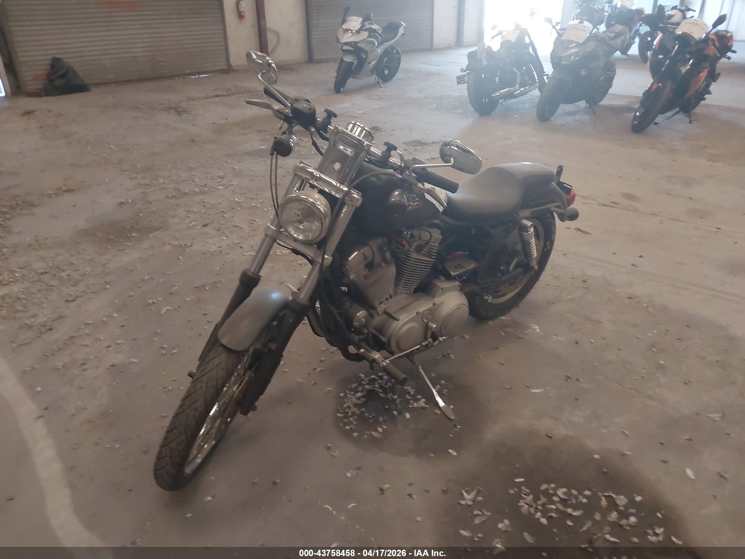 HARLEY-DAVIDSON XL883 image 2