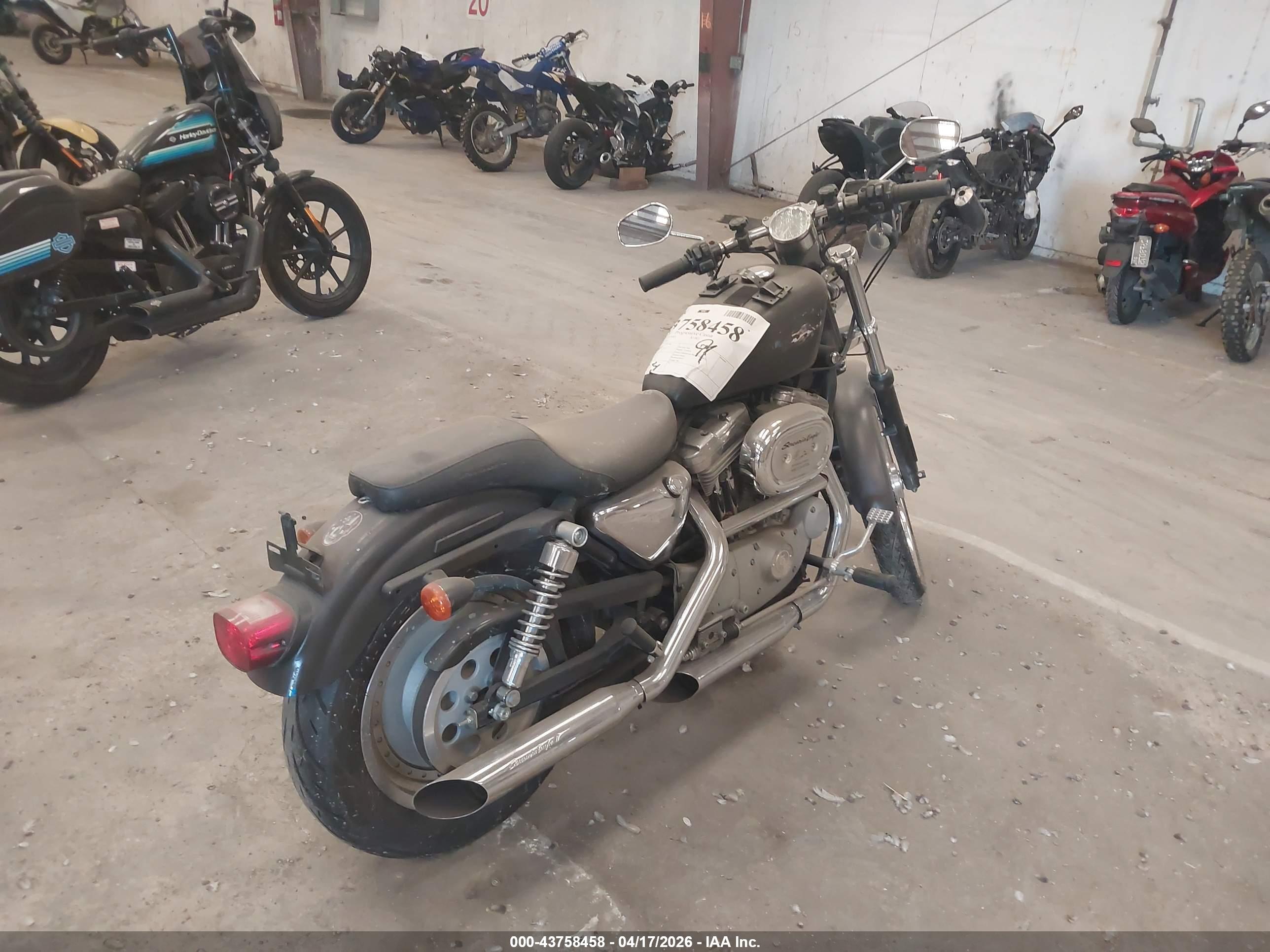 HARLEY-DAVIDSON XL883 image 4