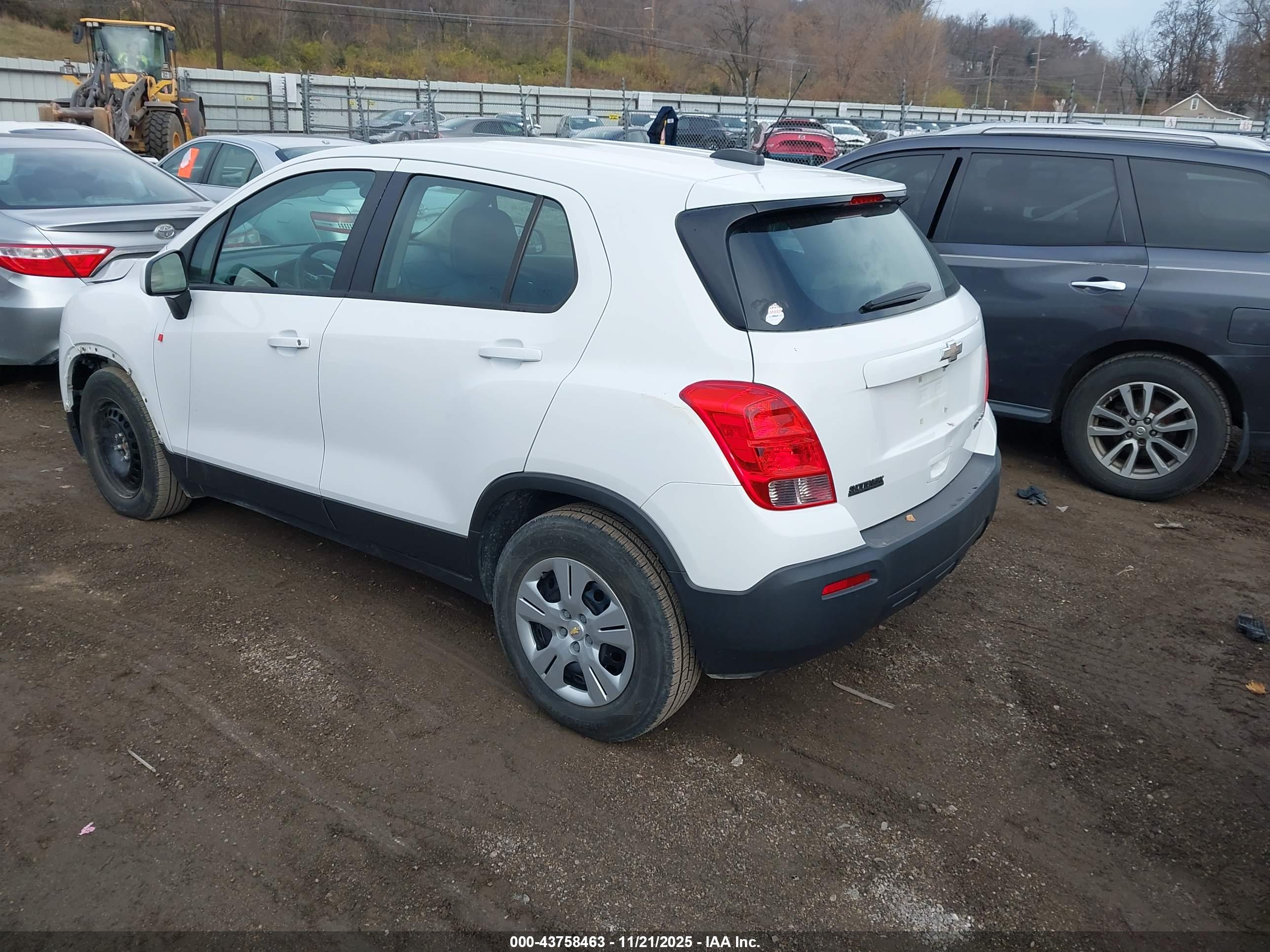 CHEVROLET TRAX image 3