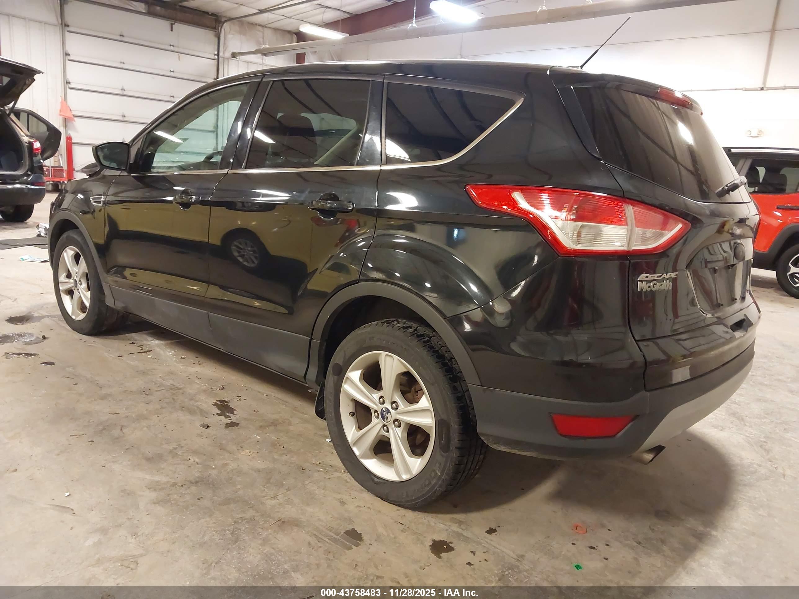 FORD ESCAPE image 3