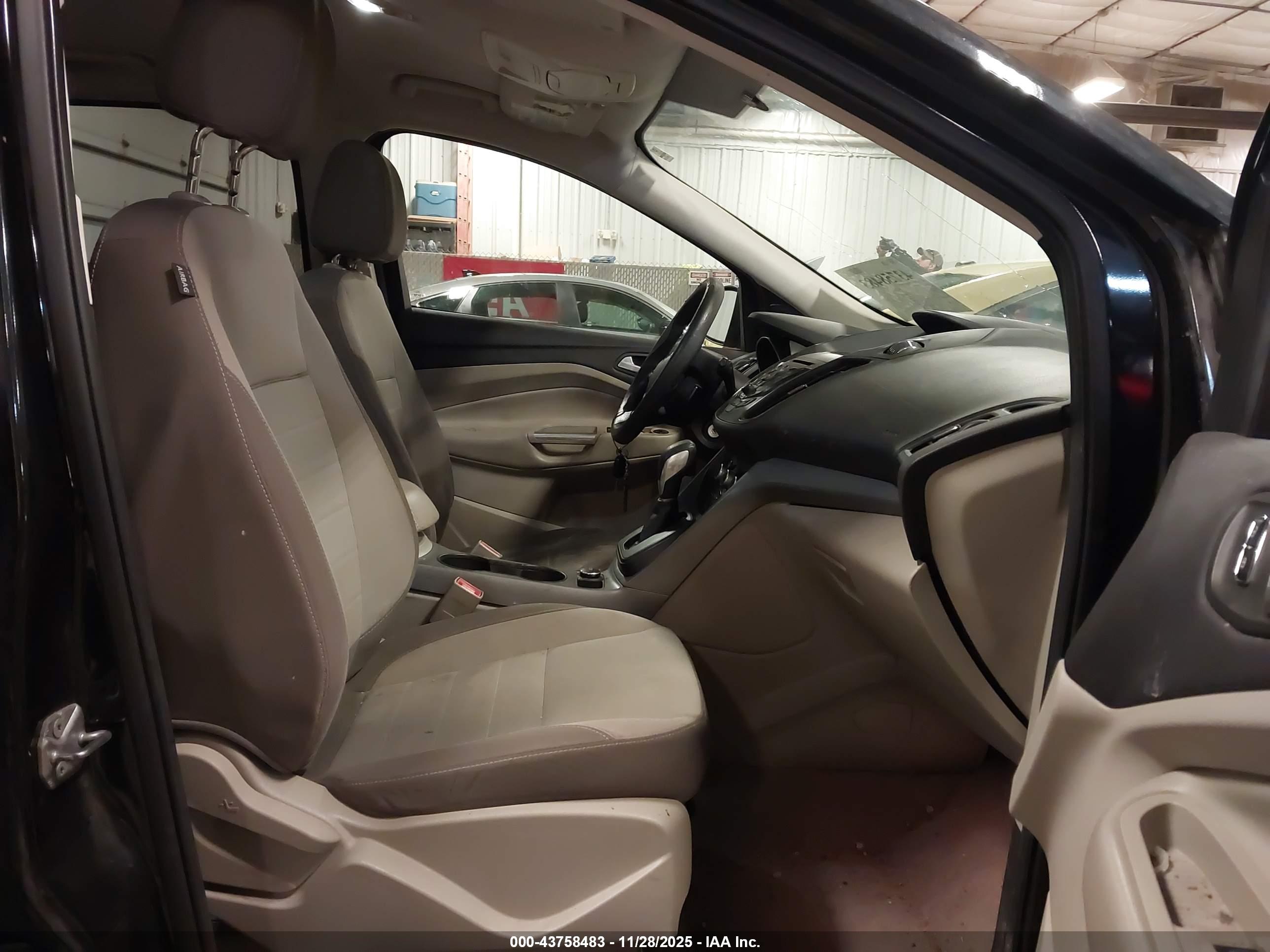 FORD ESCAPE image 5