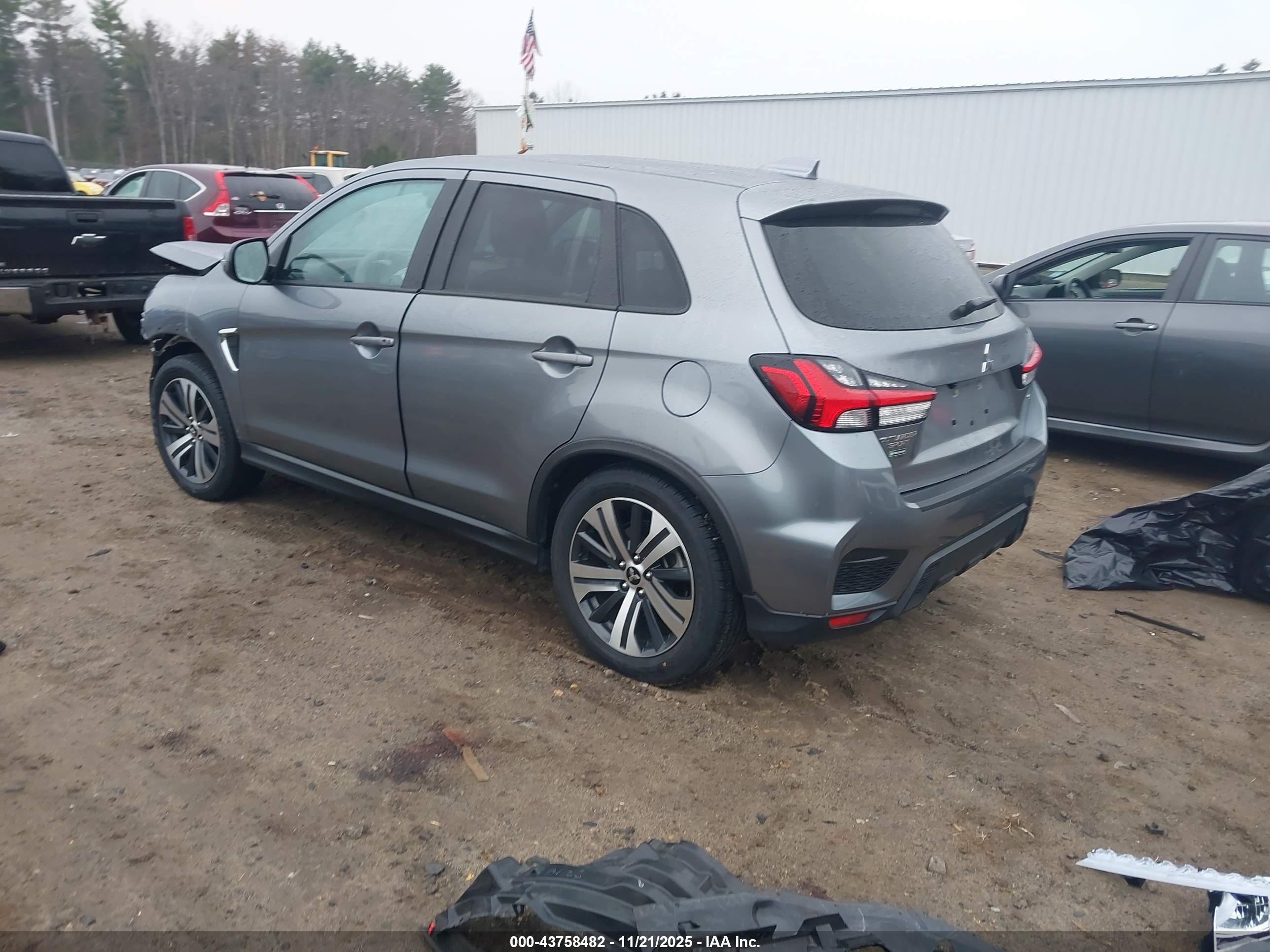 MITSUBISHI OUTLANDER image 3
