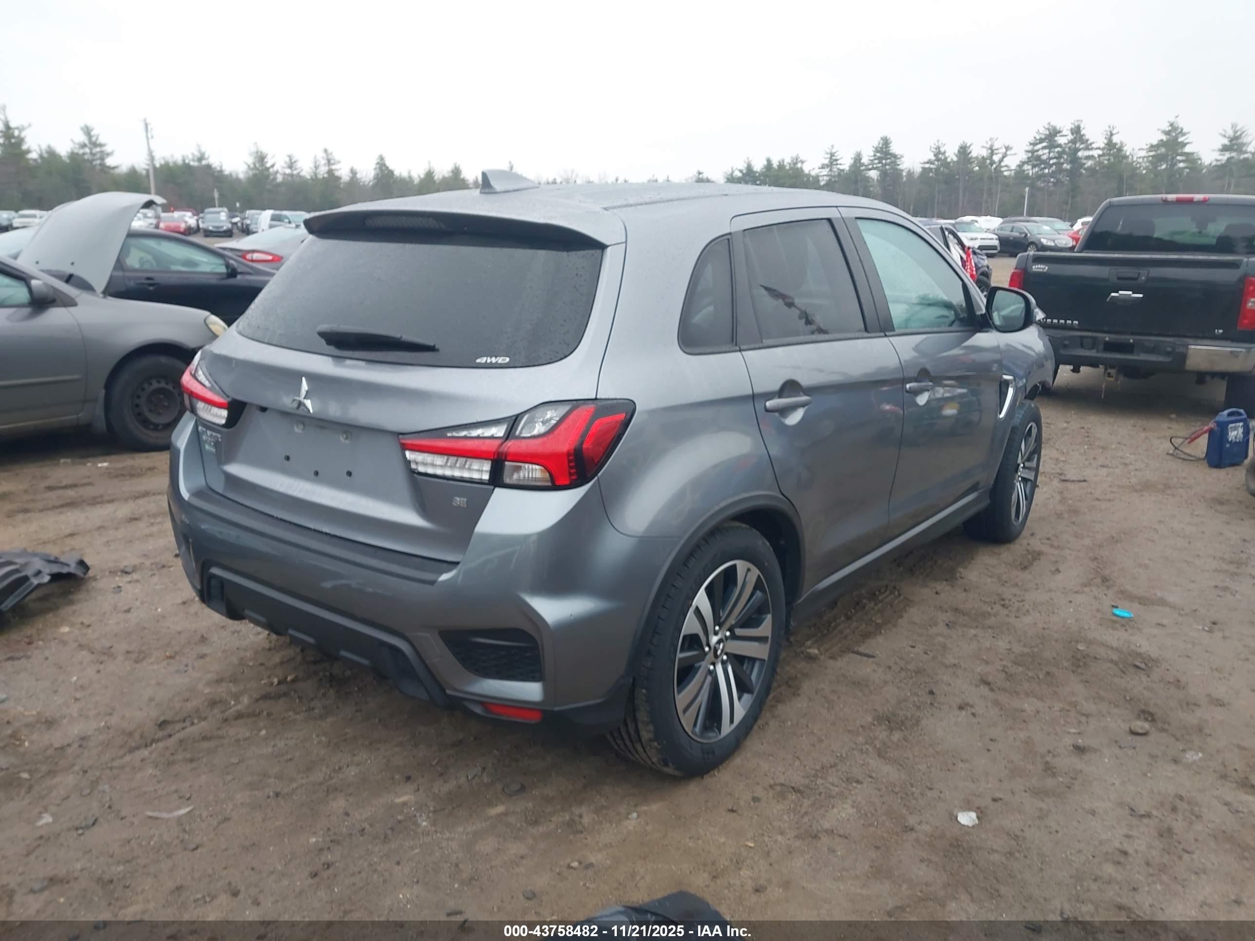 MITSUBISHI OUTLANDER image 4