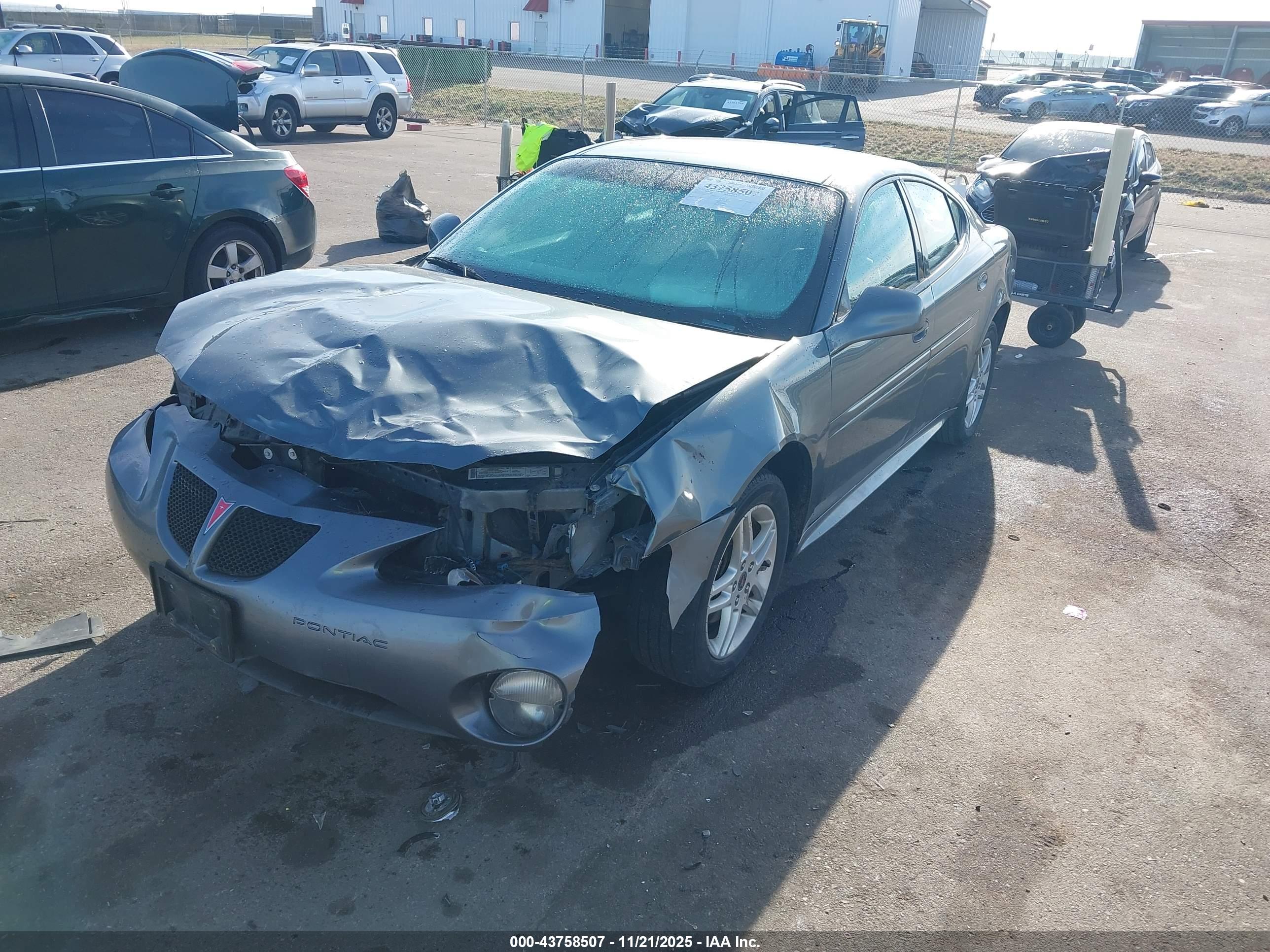 PONTIAC GRAND image 2