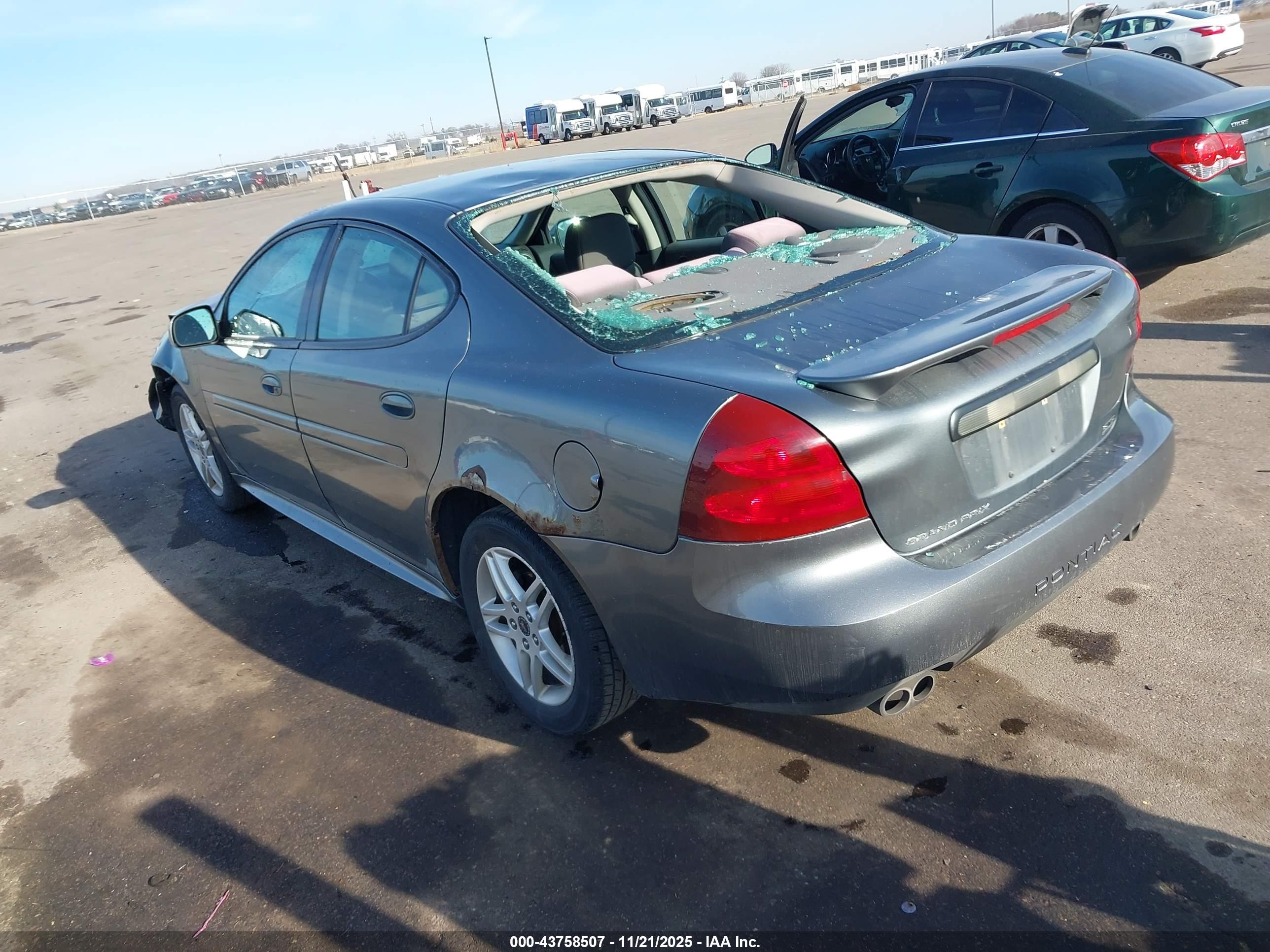 PONTIAC GRAND image 3