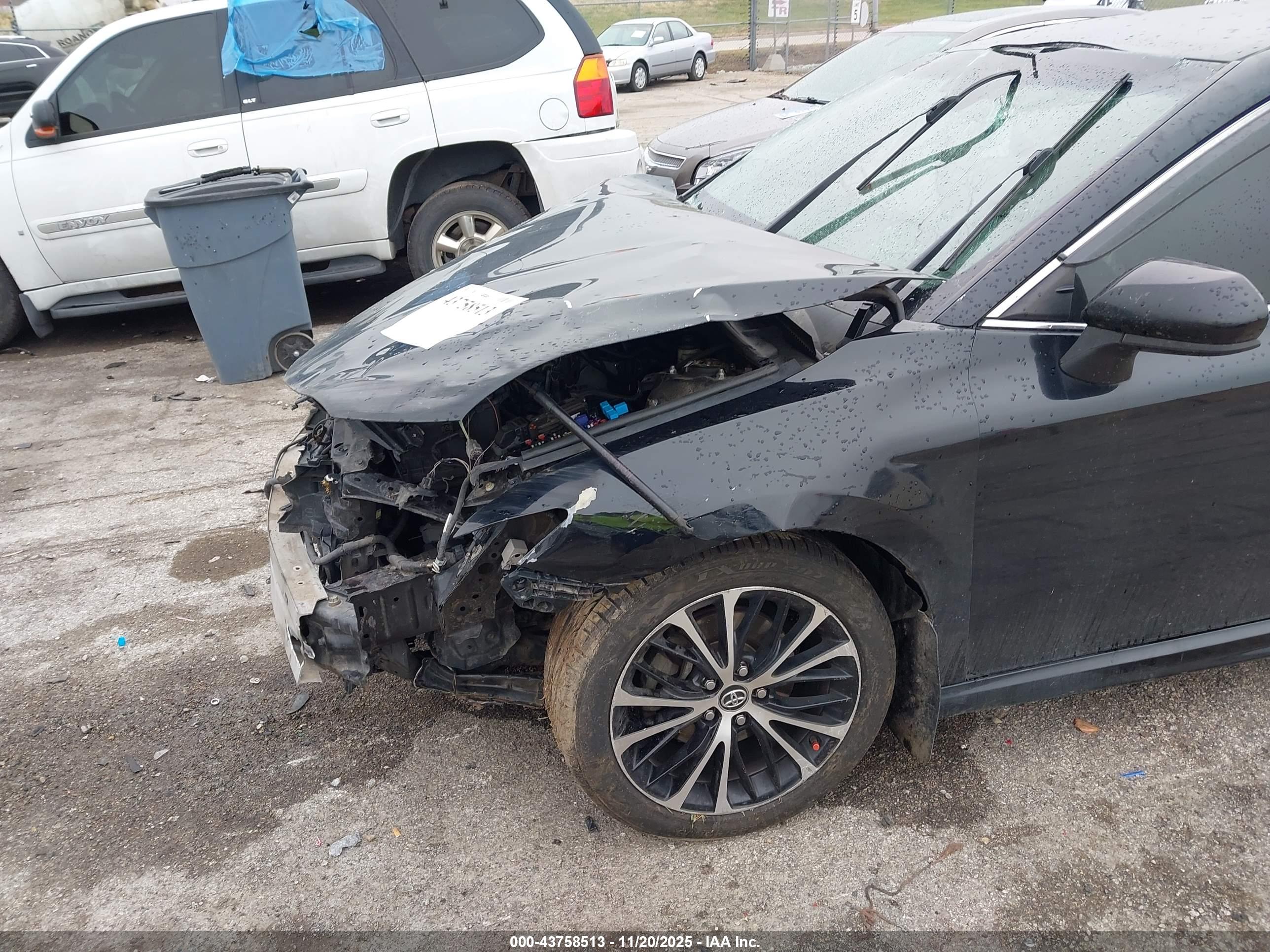 TOYOTA CAMRY image 6