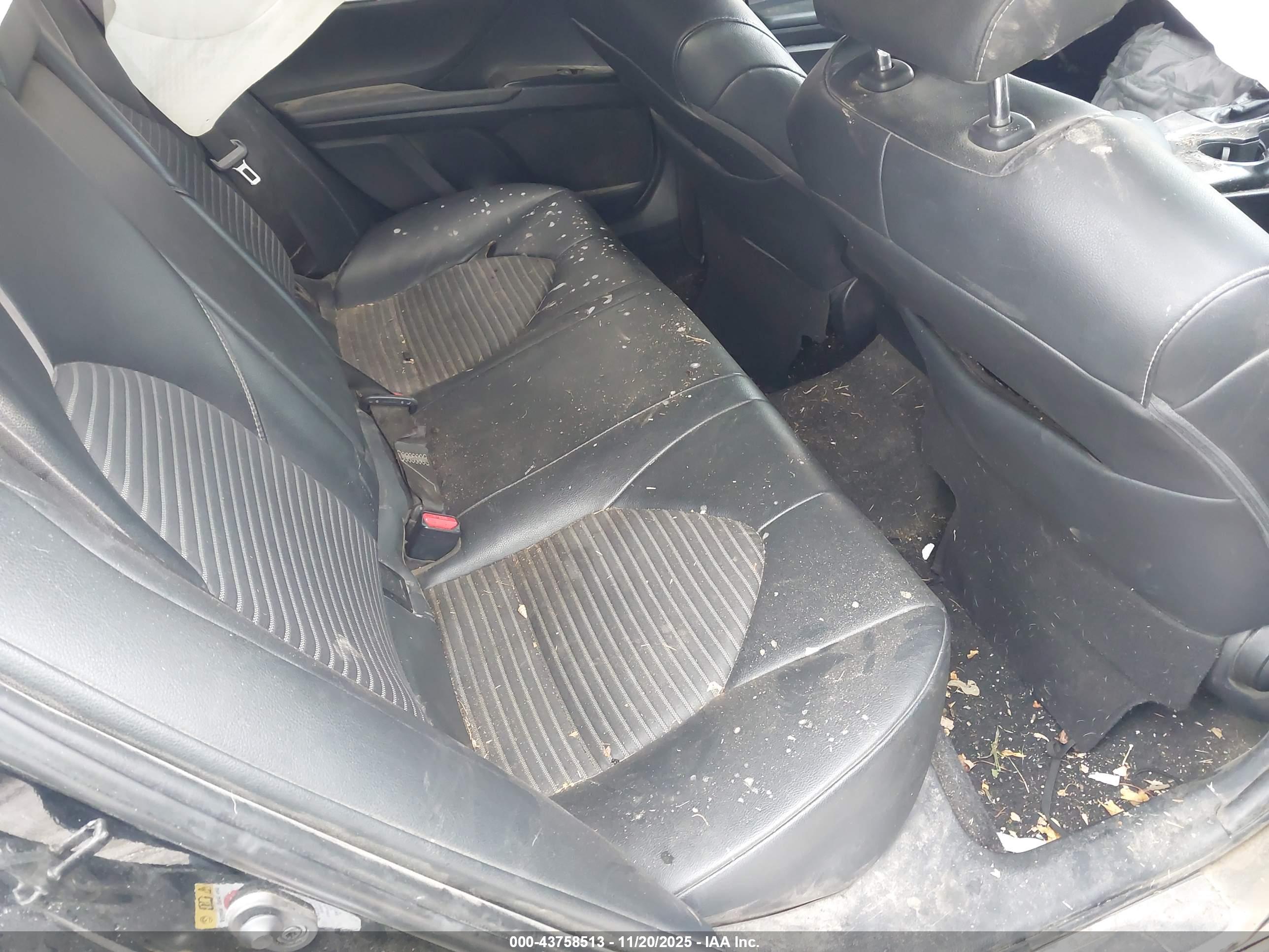 TOYOTA CAMRY image 8