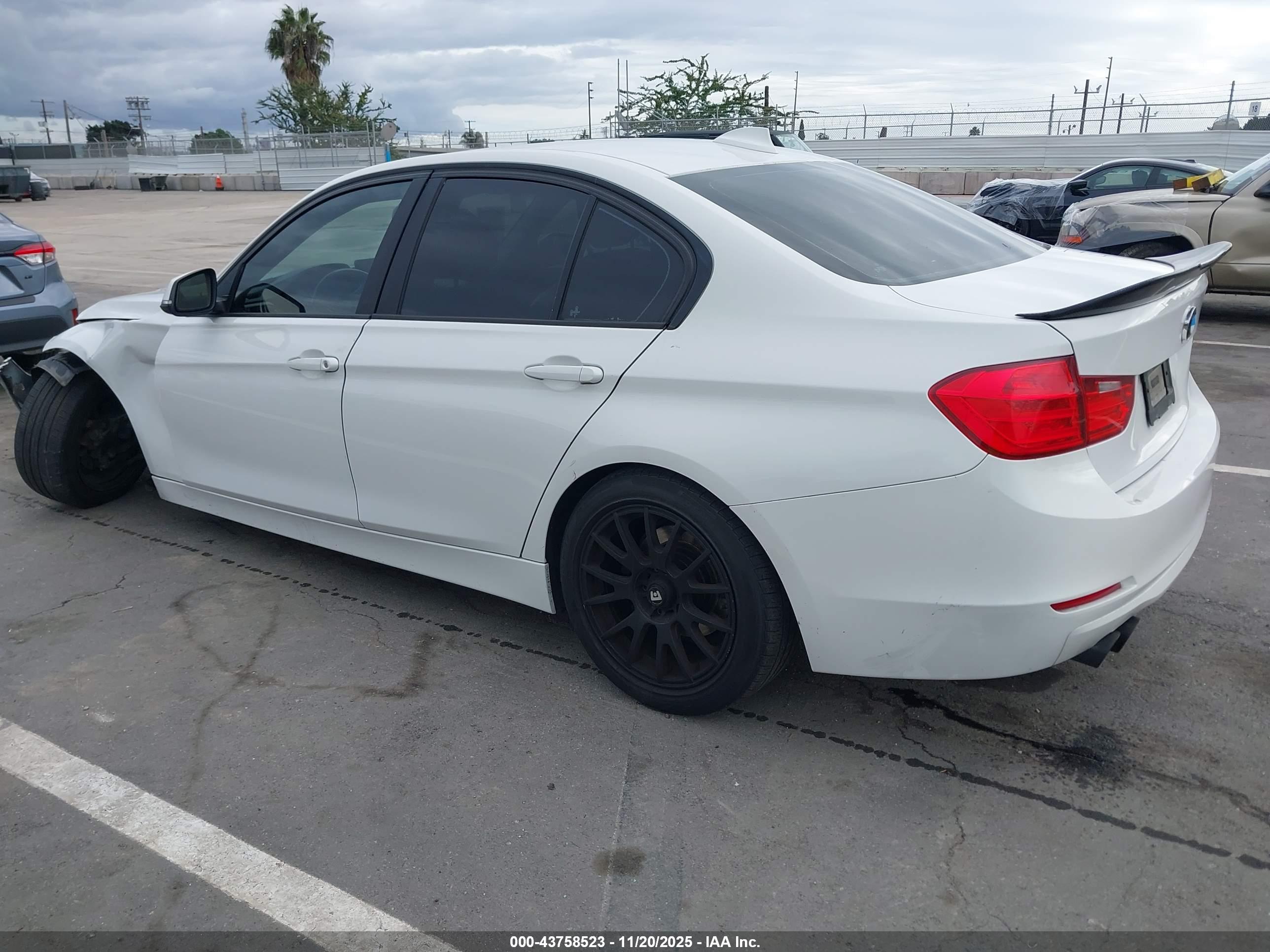 BMW 328I image 3