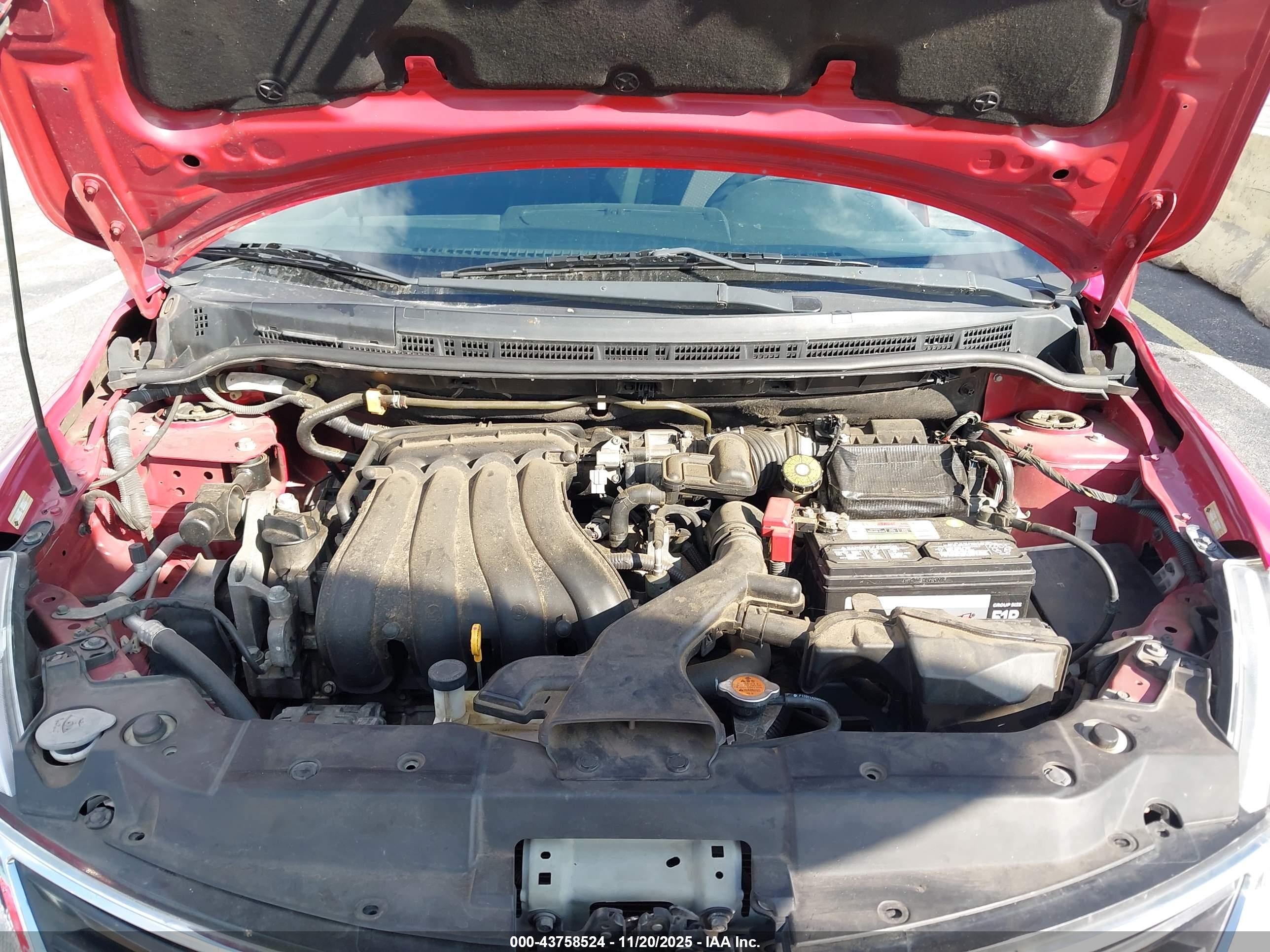 NISSAN VERSA image 10