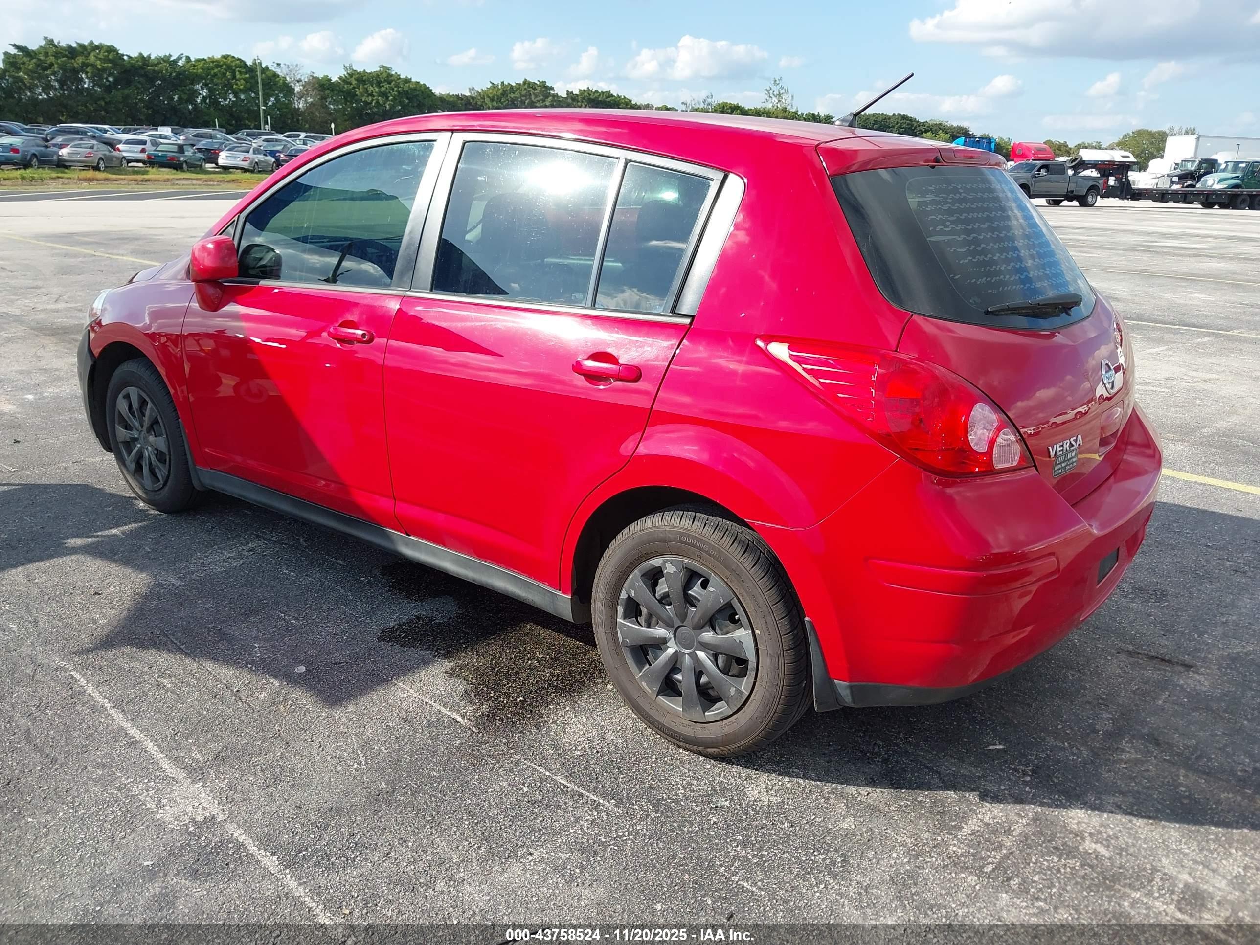 NISSAN VERSA image 3