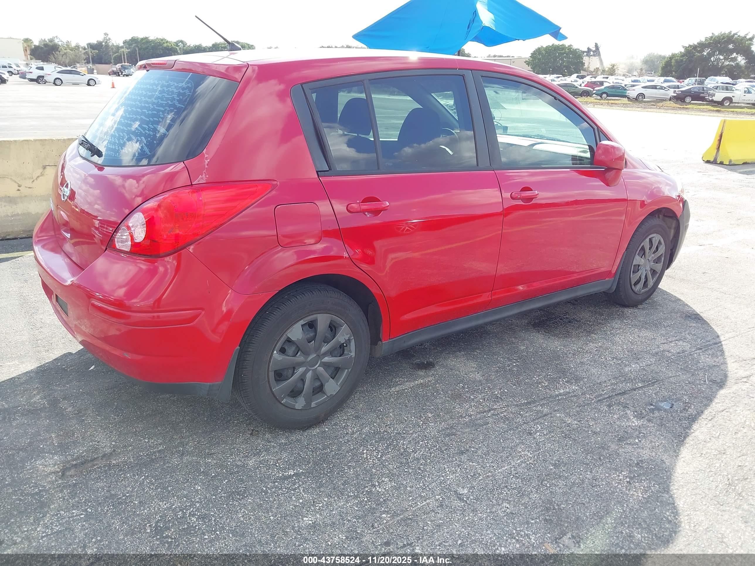 NISSAN VERSA image 4