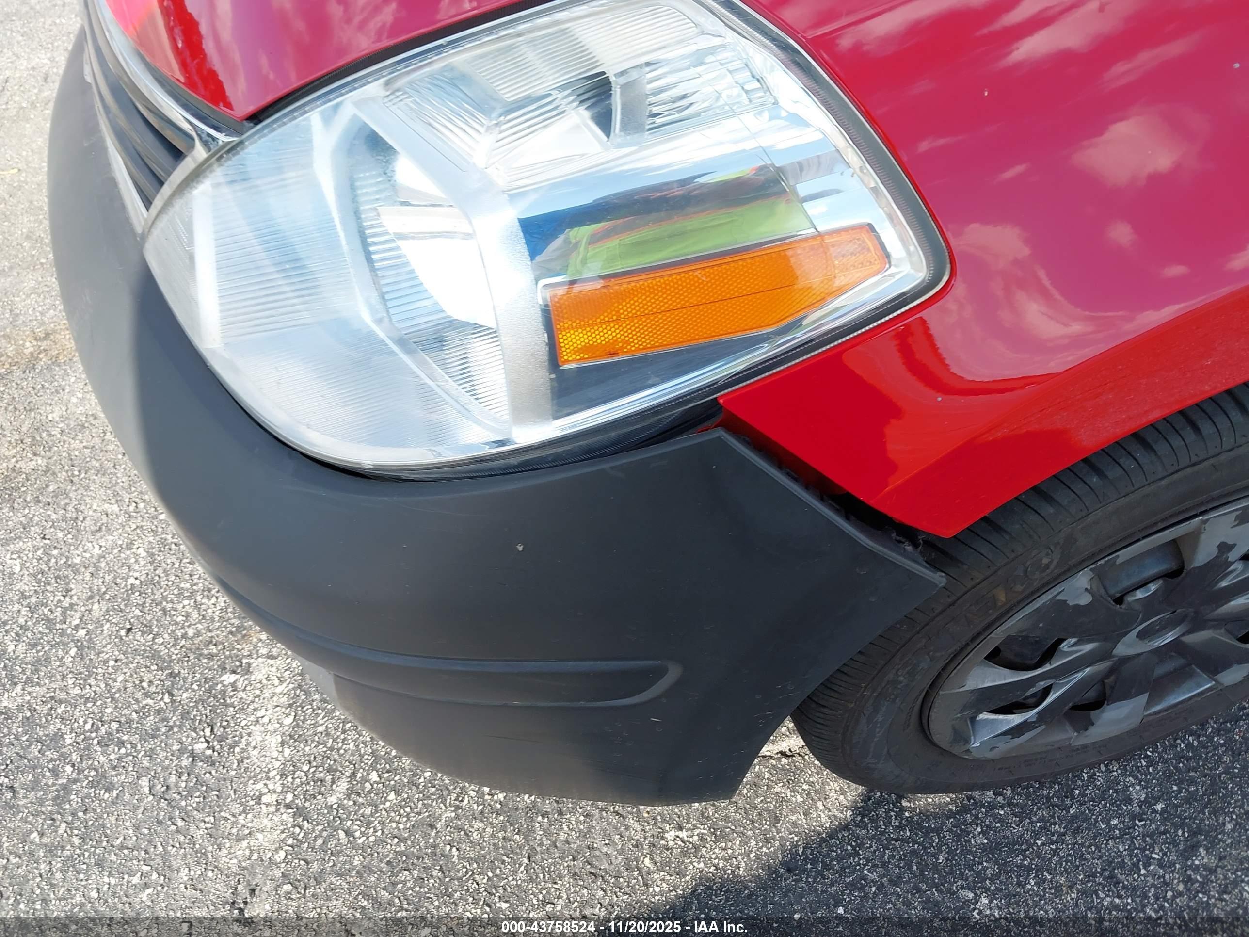 NISSAN VERSA image 6