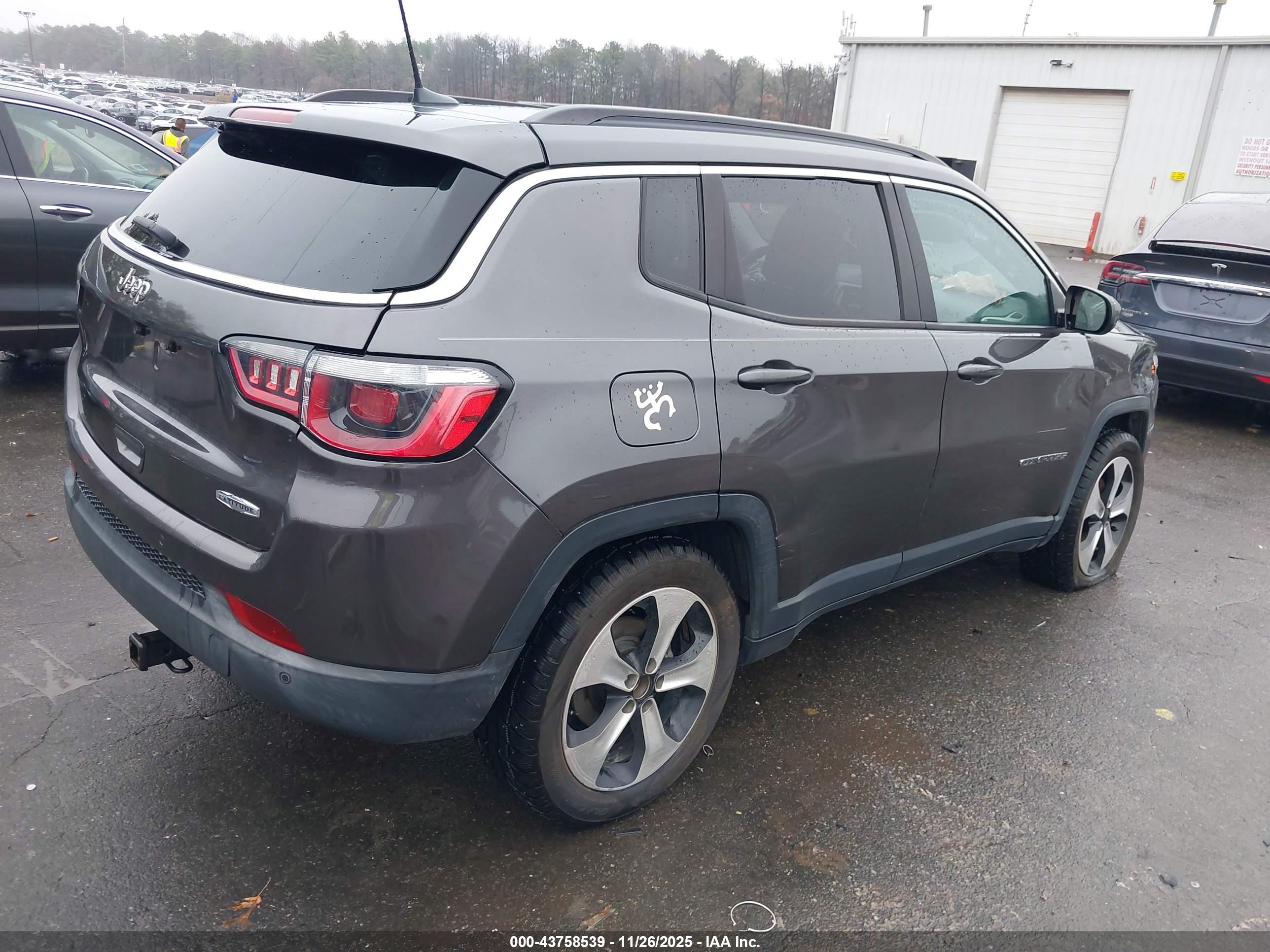 JEEP COMPASS image 4
